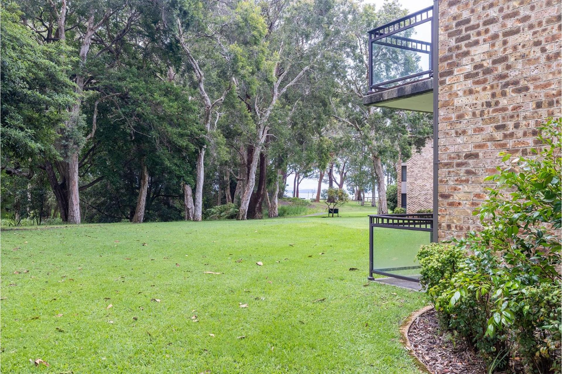 Bay Parklands 39 2 Gowrie Ave close to waters edge