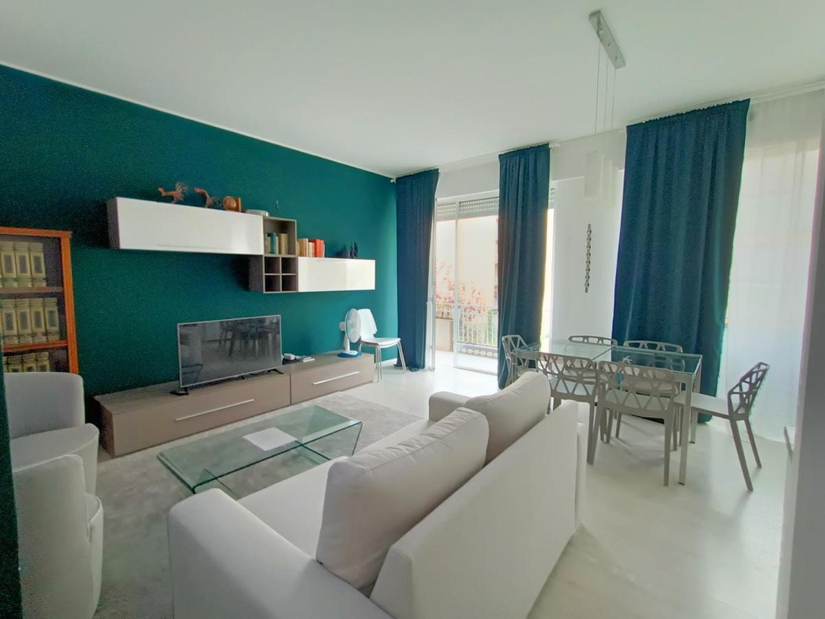 Elegant Flat for 6 with 2 Balconies photo 2
