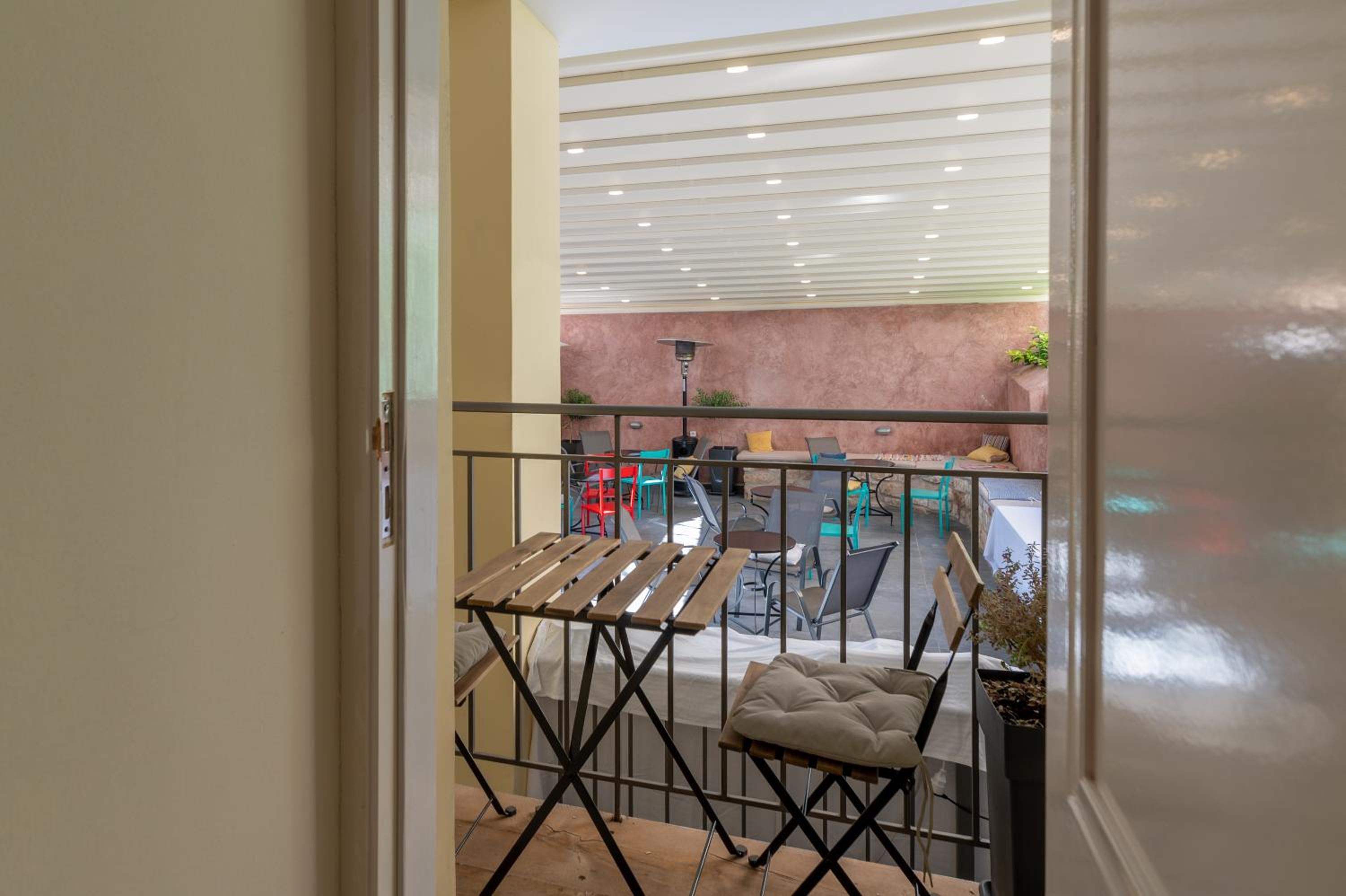 Plaka Arch Suites