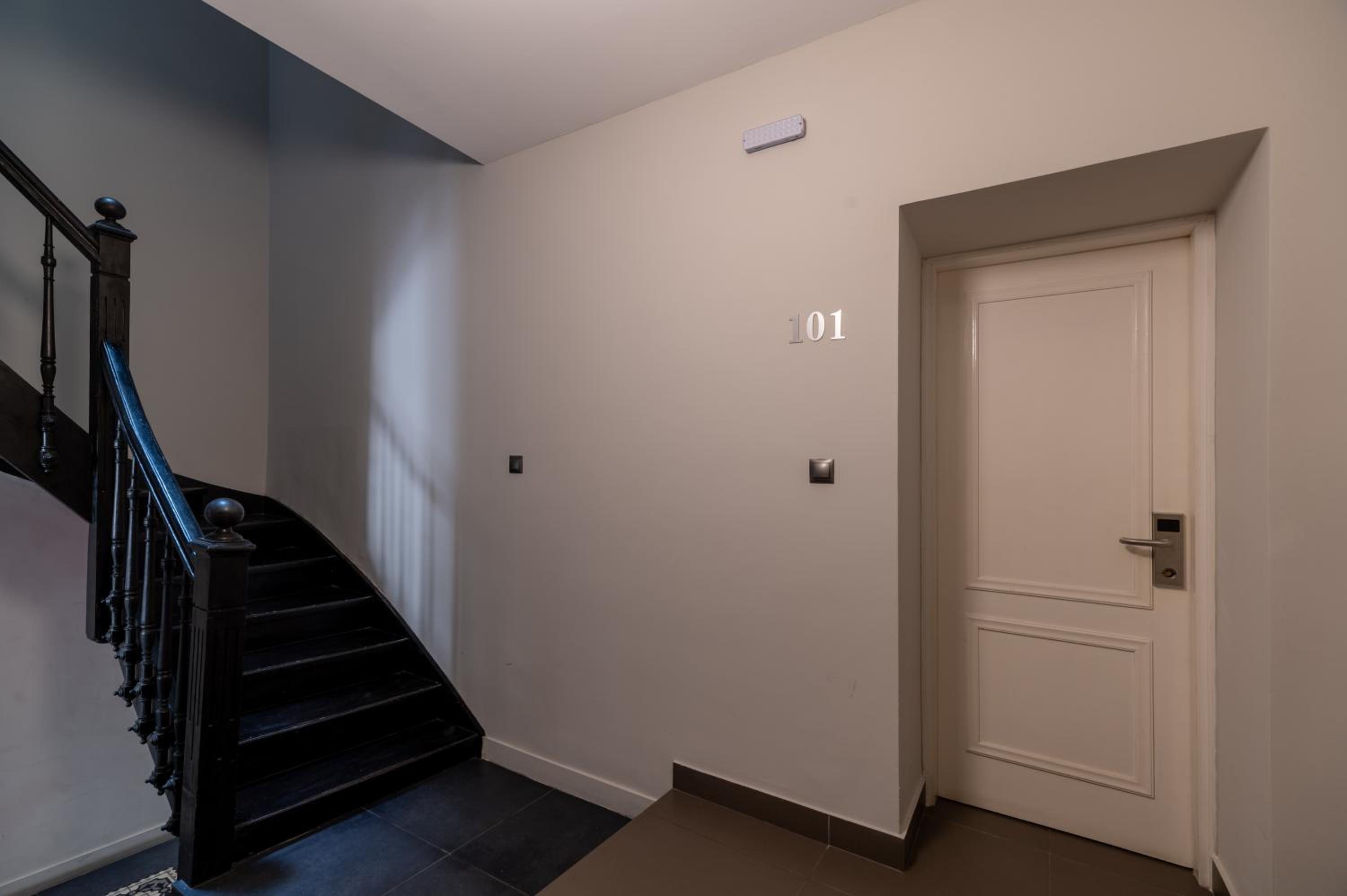 Plaka Arch Suites