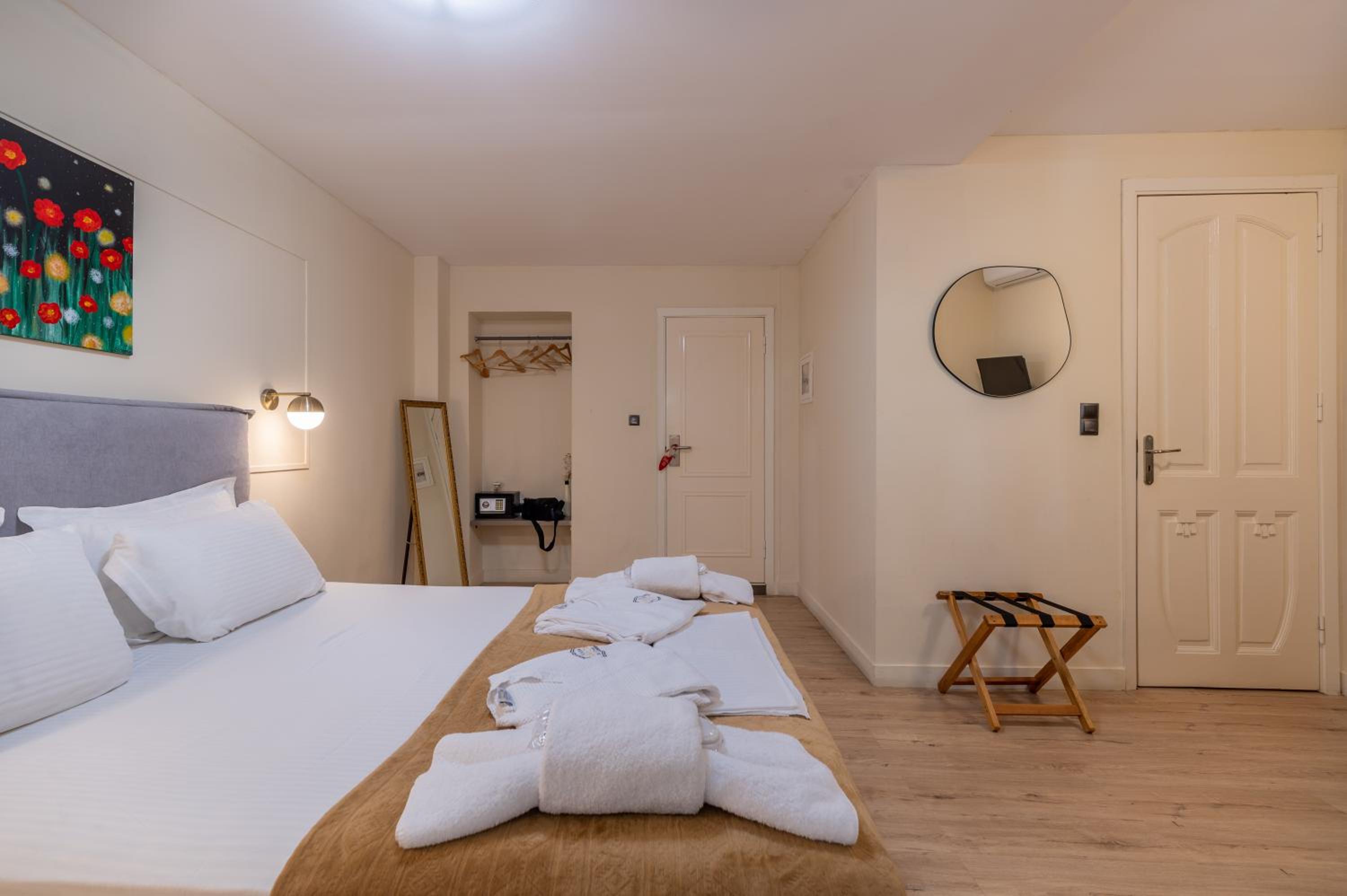 Plaka Arch Suites