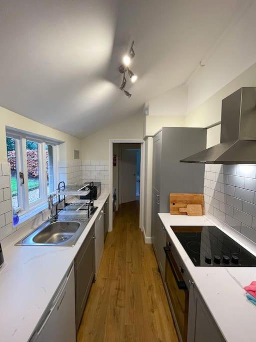 Historic 2 bed gatehouse in private parkland view 5