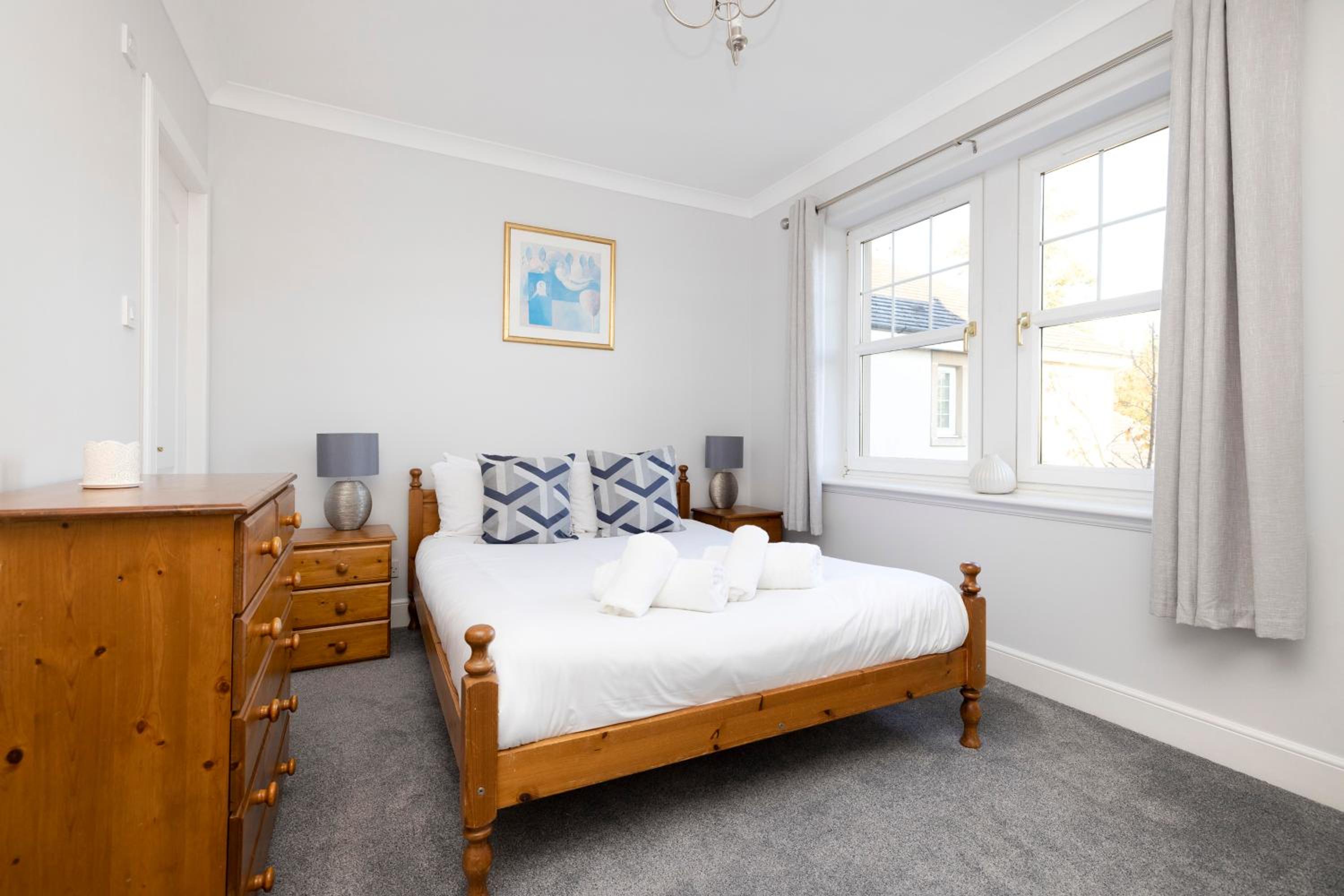 JOIVY Modern Flat with Free Parking view 3