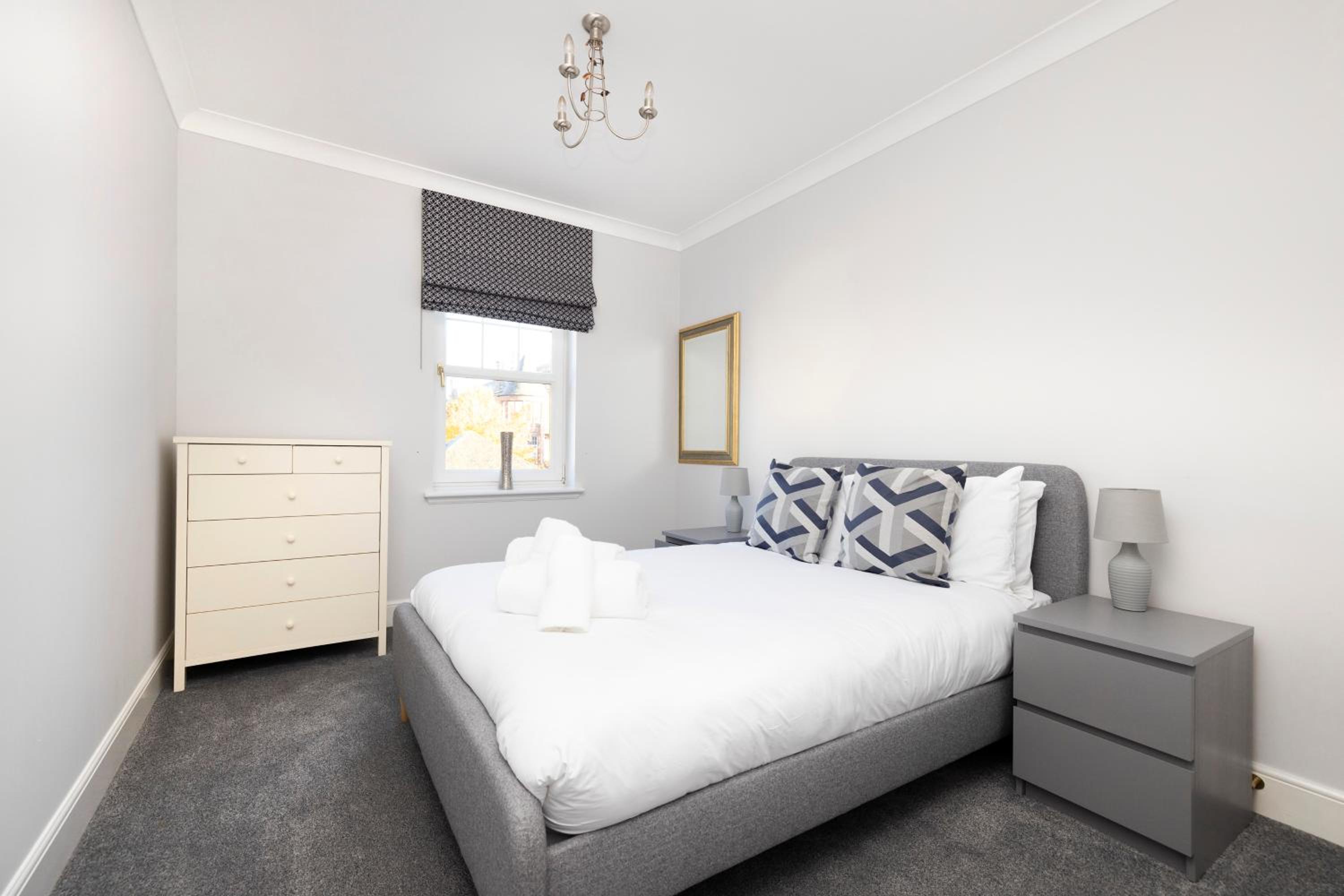 JOIVY Modern Flat with Free Parking view 4