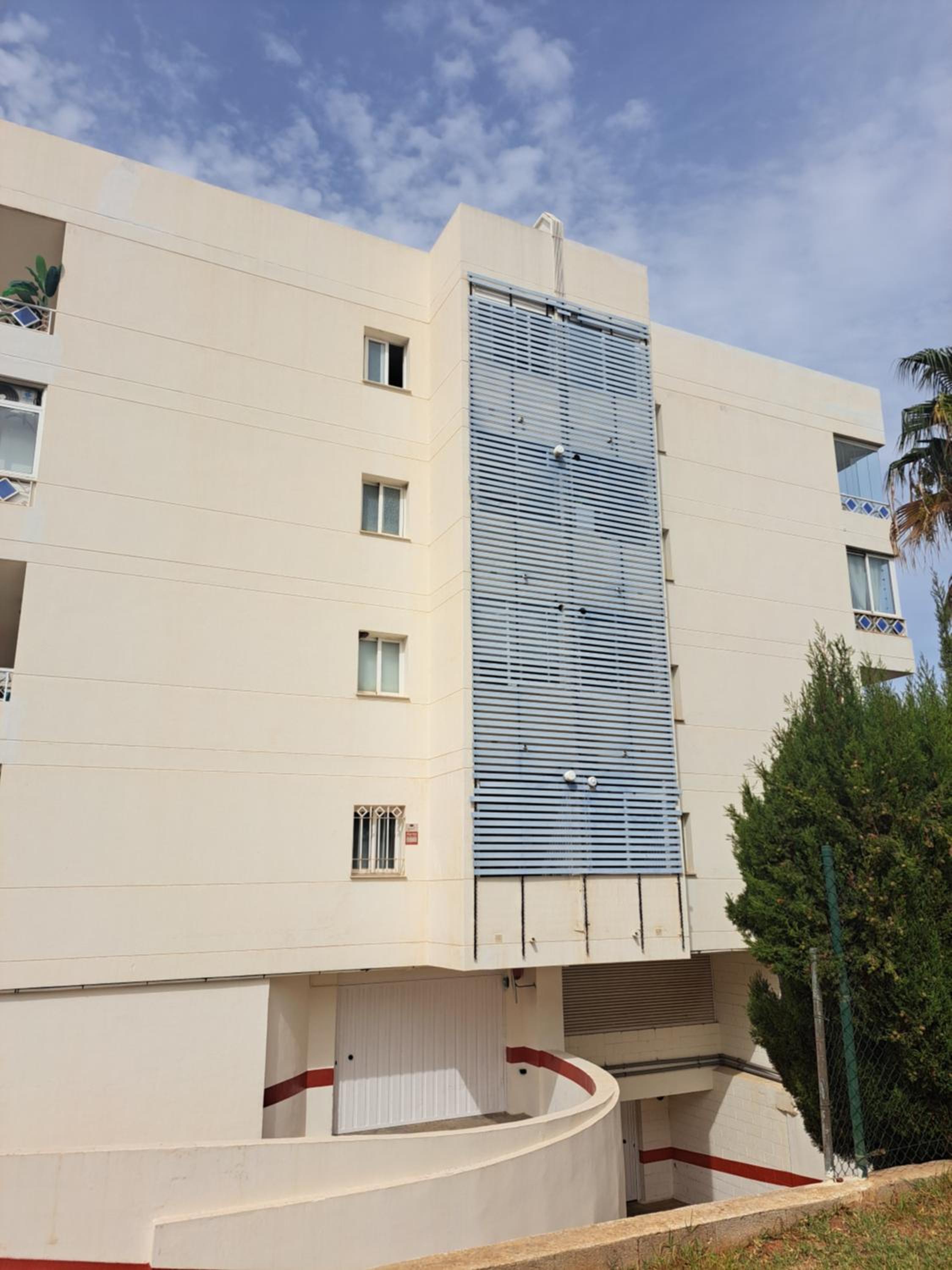 Apartamento con jardín y piscina Pet friendly