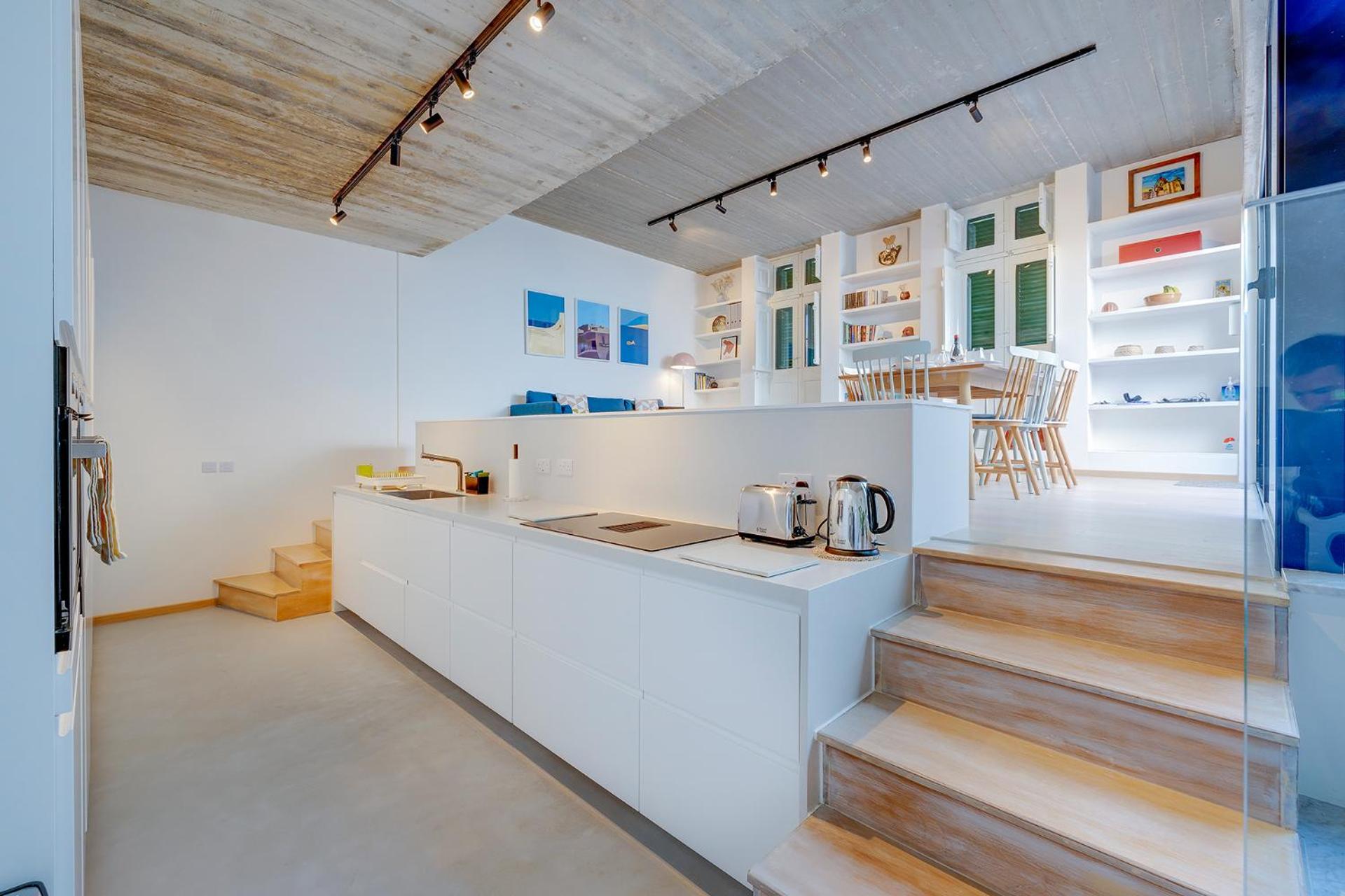 Traditional Maltese Townhouse wt Terrace and Pool by Buena Vista view 5