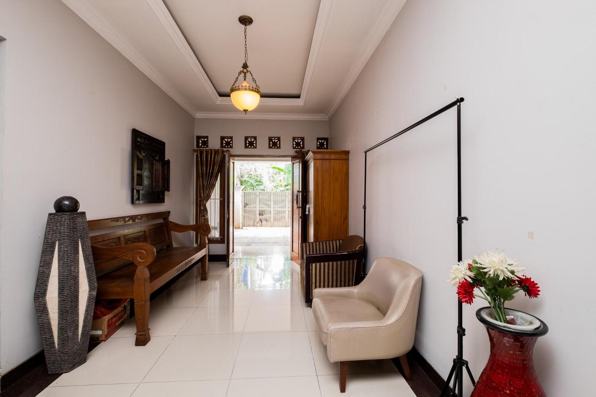 Singgahsini Griya Raflesia Kebayoran Lama view 4