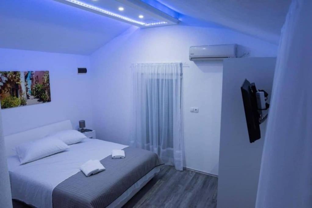 Holiday House - LukaTony with sea view view 4