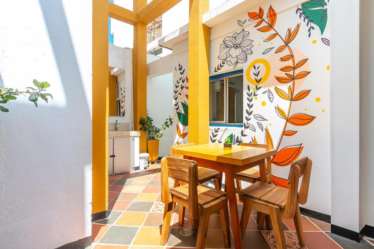 Casa Flor Hostel & Drinks