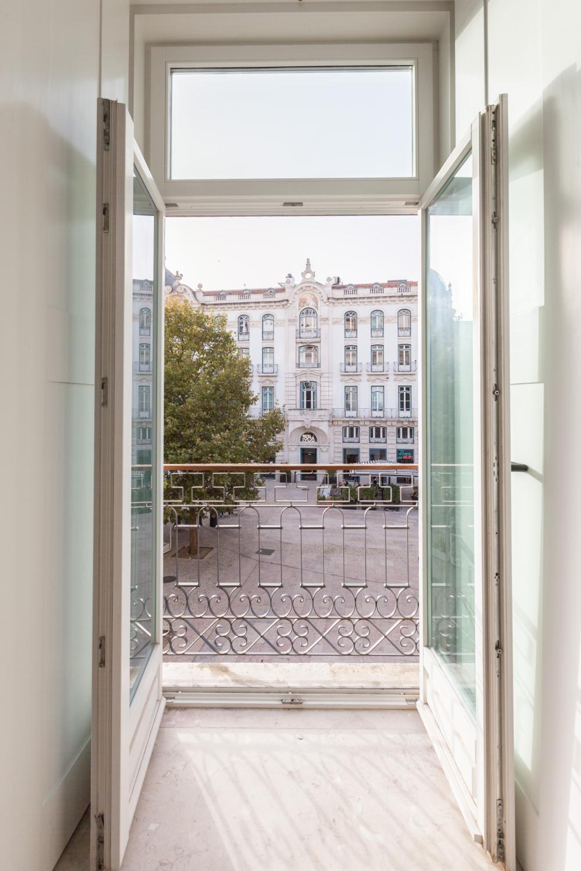 FLH Intendente Industrial Mezzanine with Balcony