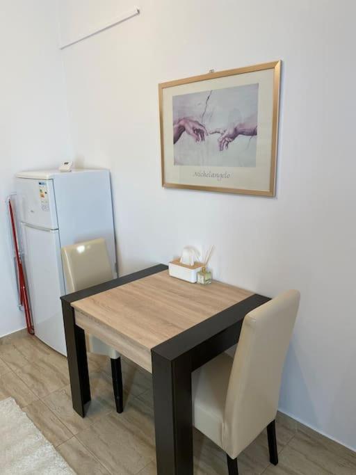 Neuhausz Residenz Ultra-Central Apartment