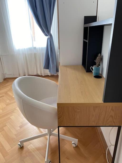 Neuhausz Residenz Ultra-Central Apartment