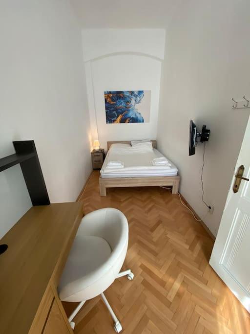 Neuhausz Residenz Ultra-Central Apartment