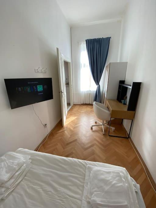 Neuhausz Residenz Ultra-Central Apartment