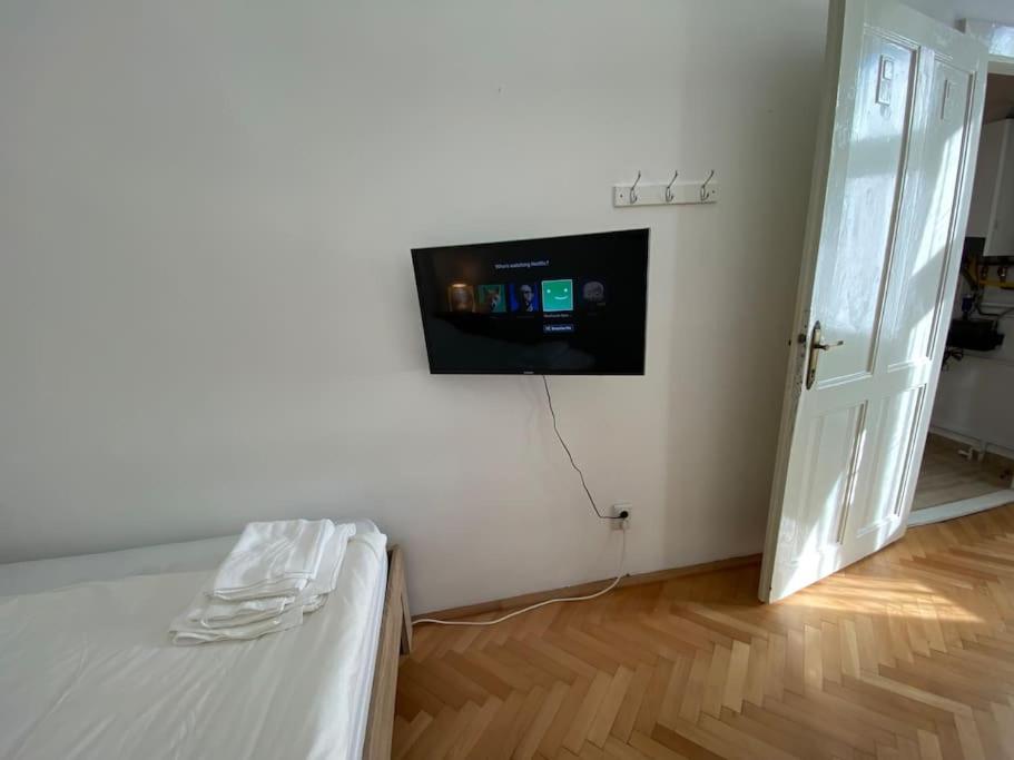 Neuhausz Residenz Ultra-Central Apartment