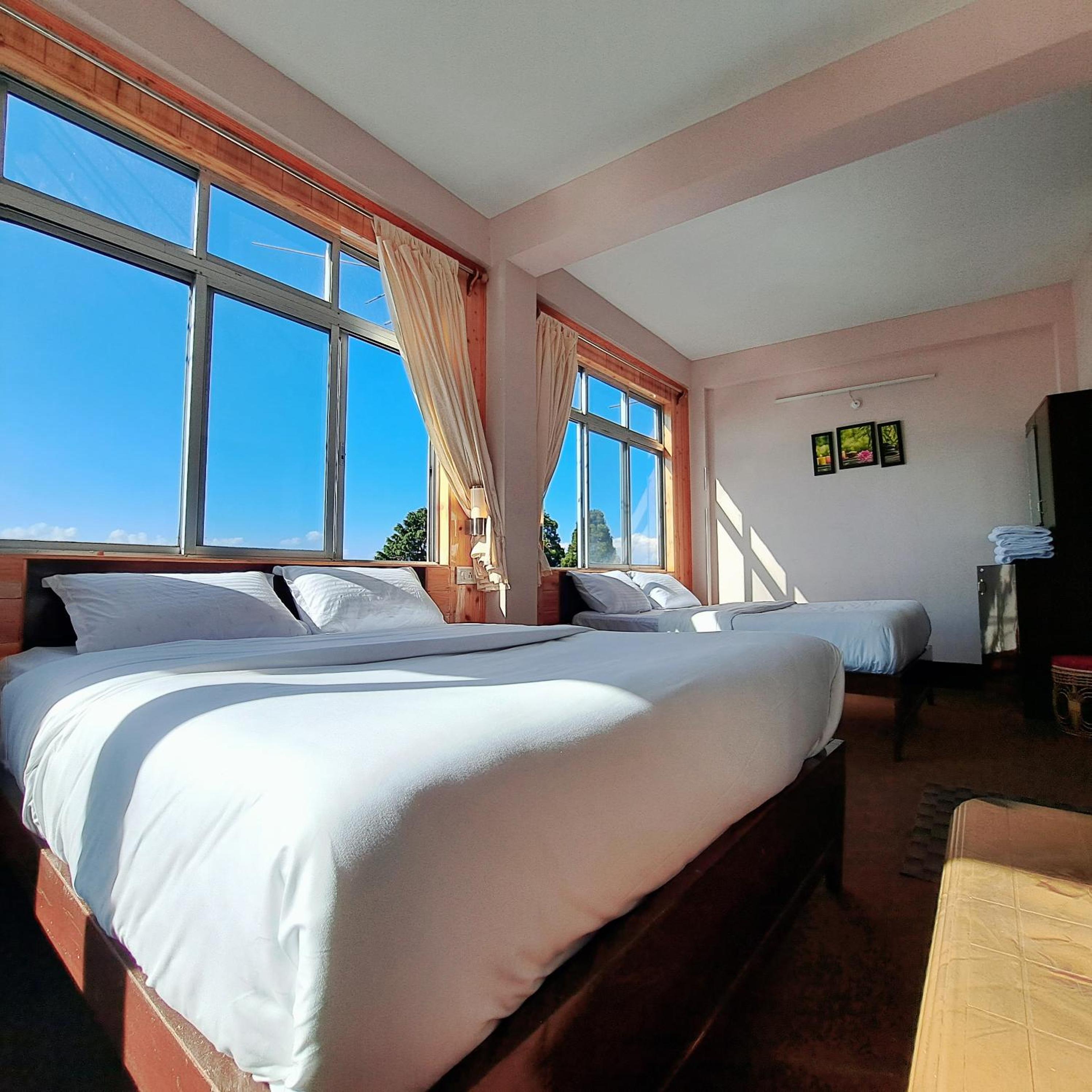Darjeeling Heights - A Boutique Mountain View Homestay view 3