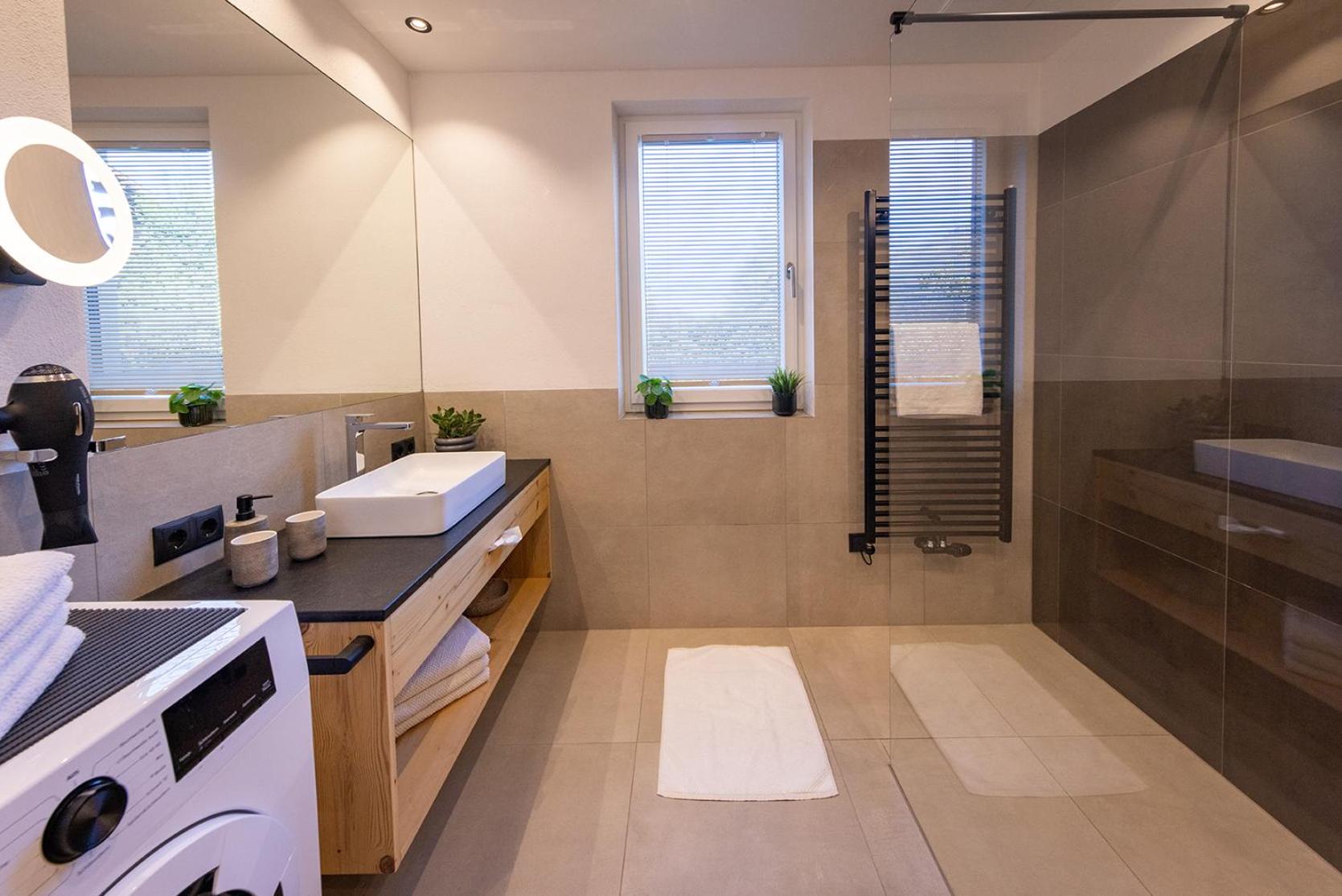 FESH LIVING - PREMIUM Apartments view 3