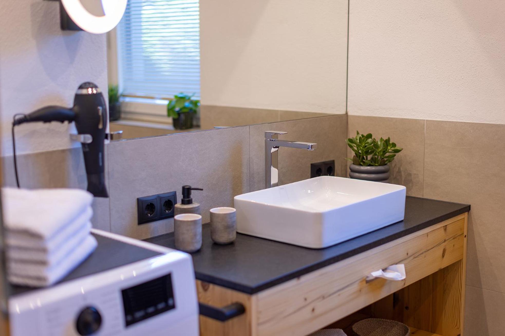 FESH LIVING - PREMIUM Apartments view 2