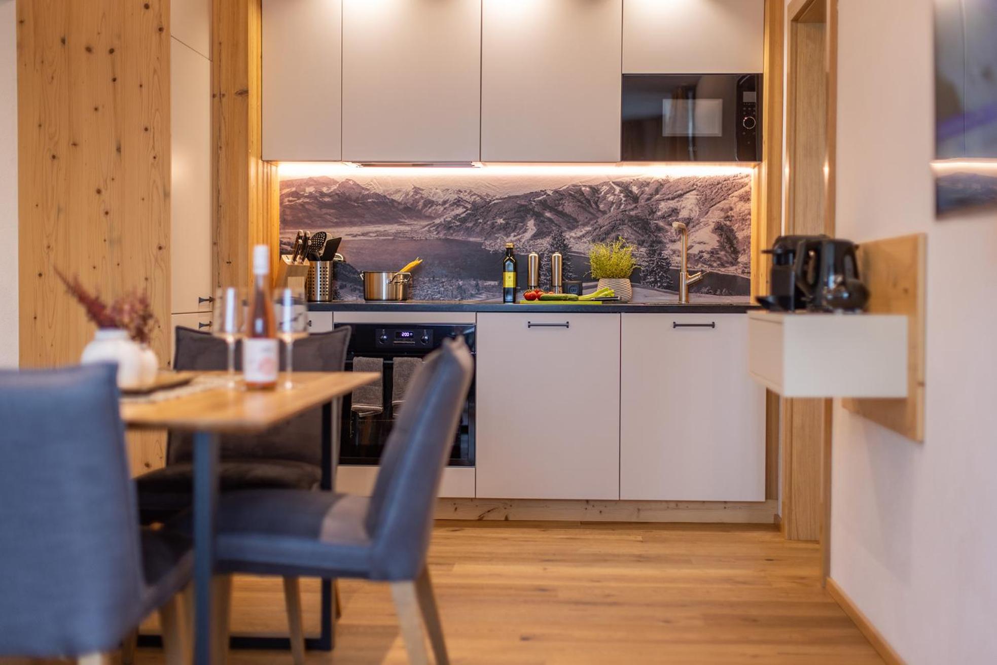 FESH LIVING - PREMIUM Apartments view 4