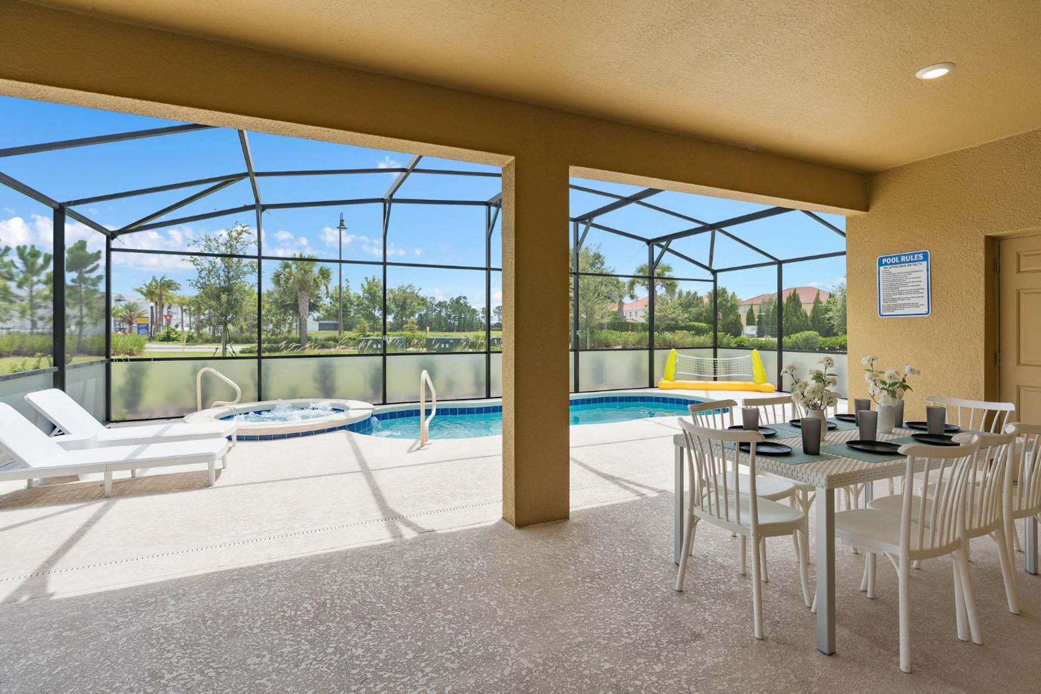 Solterra Villa 6 bedrooms and Unique Pool, Close Dis