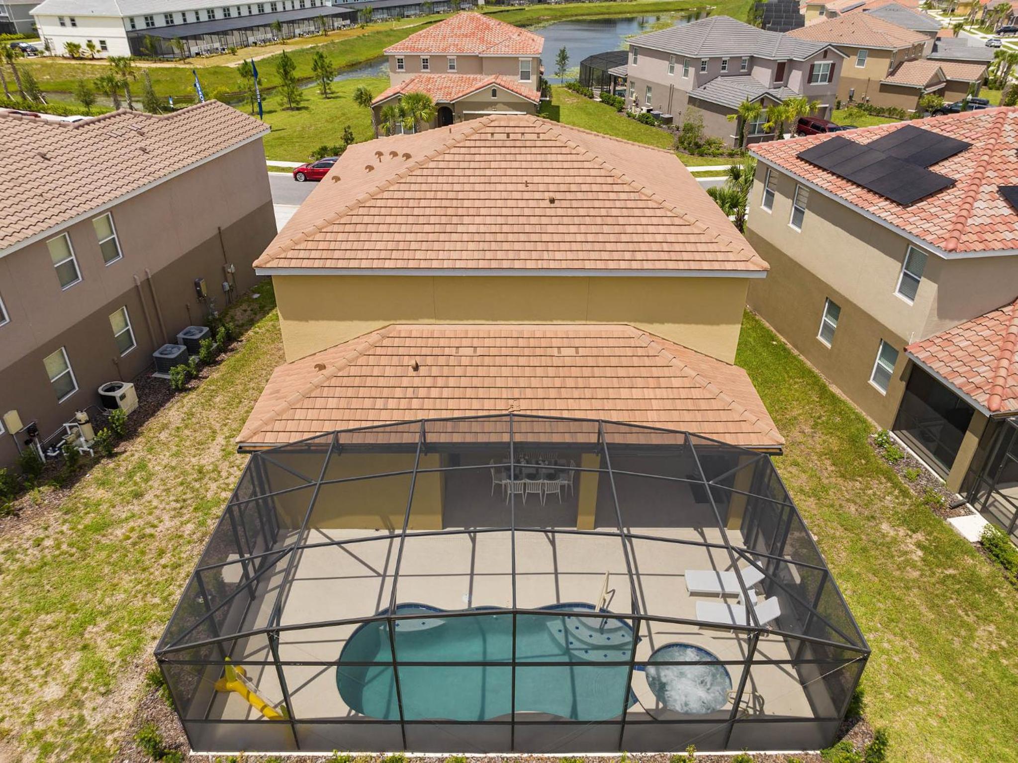 Solterra Villa 6 bedrooms and Unique Pool, Close Dis