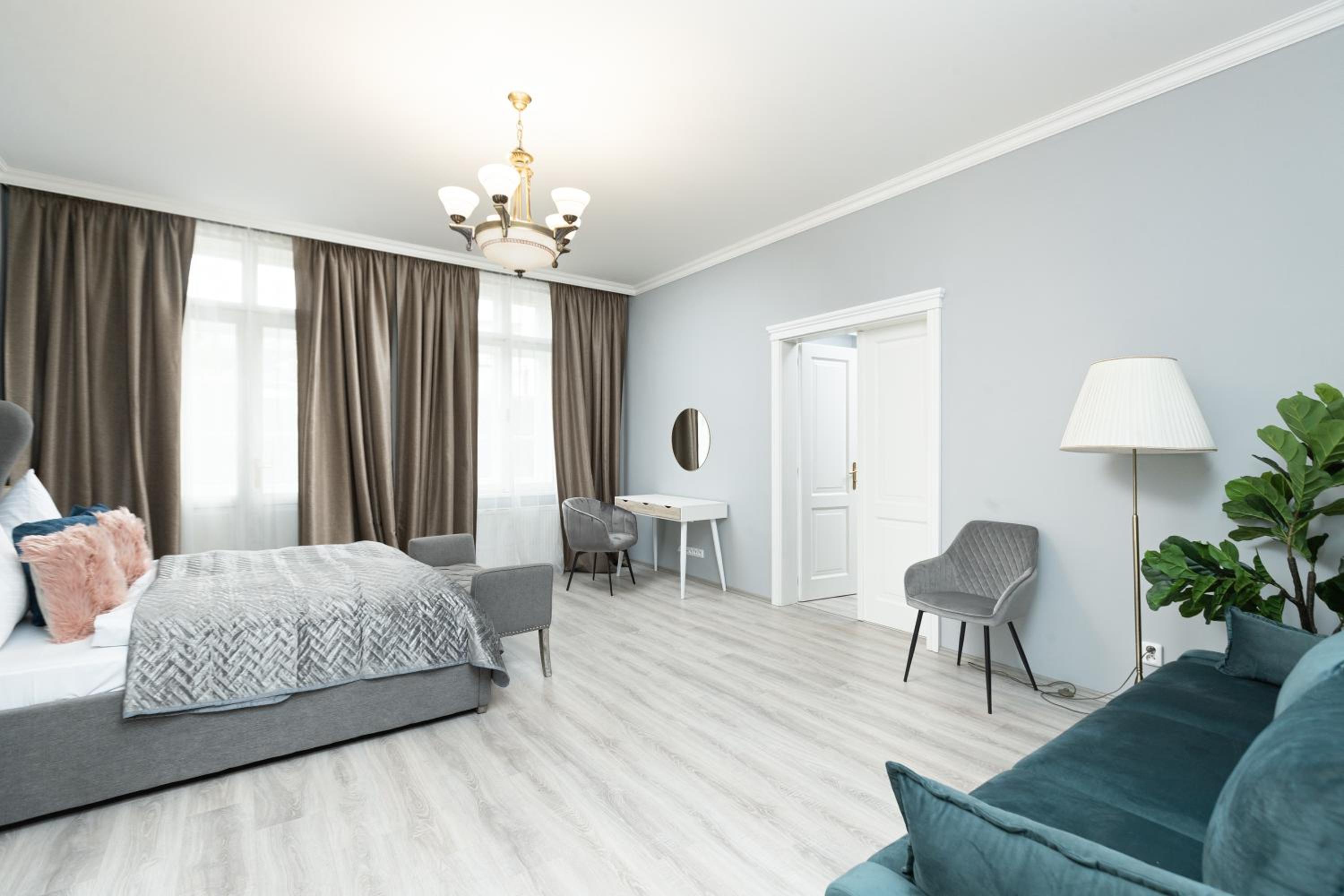 Luxury Central 150m2 Apartment on Wencelas Square with Private Garage