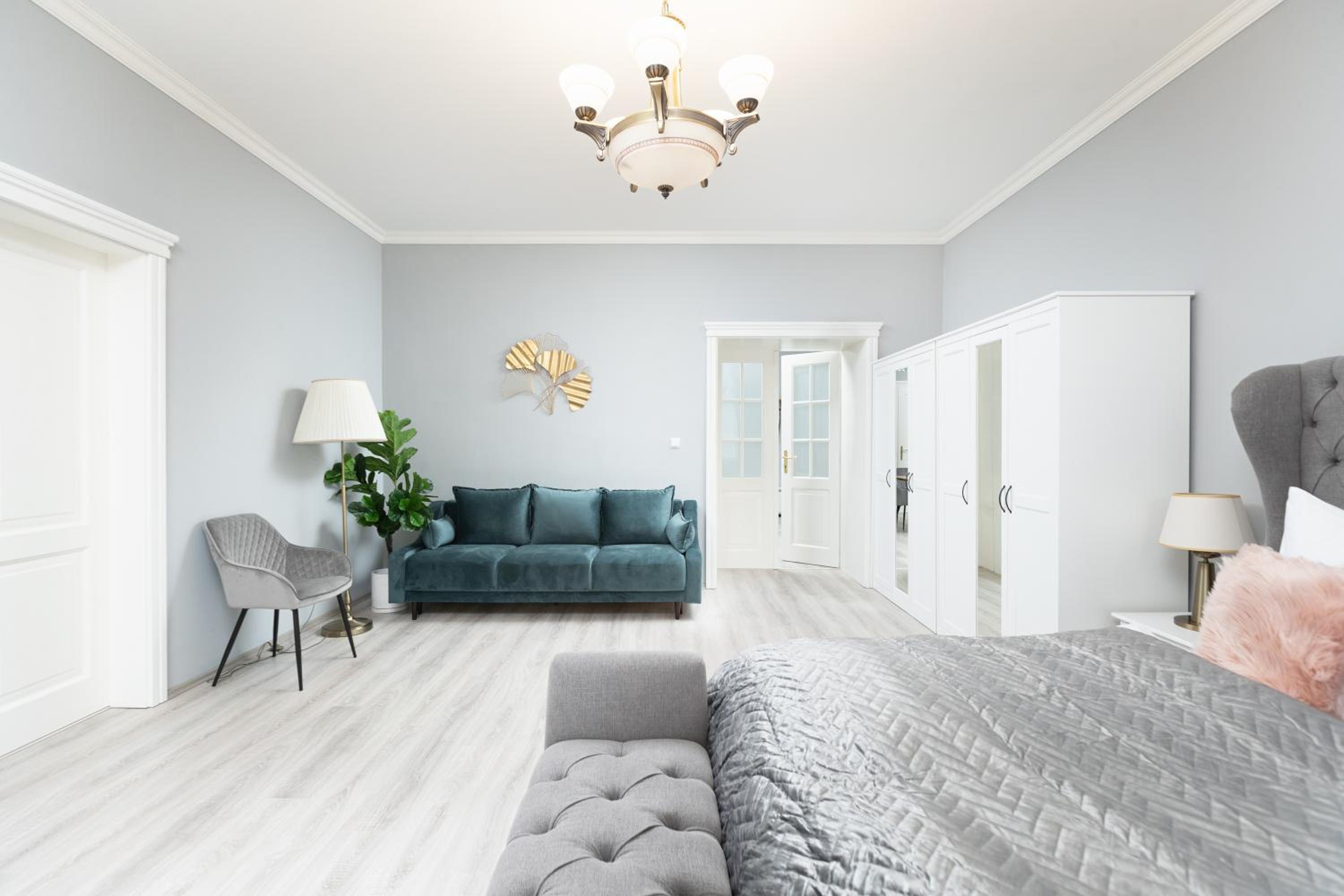 Luxury Central 150m2 Apartment on Wencelas Square with Private Garage