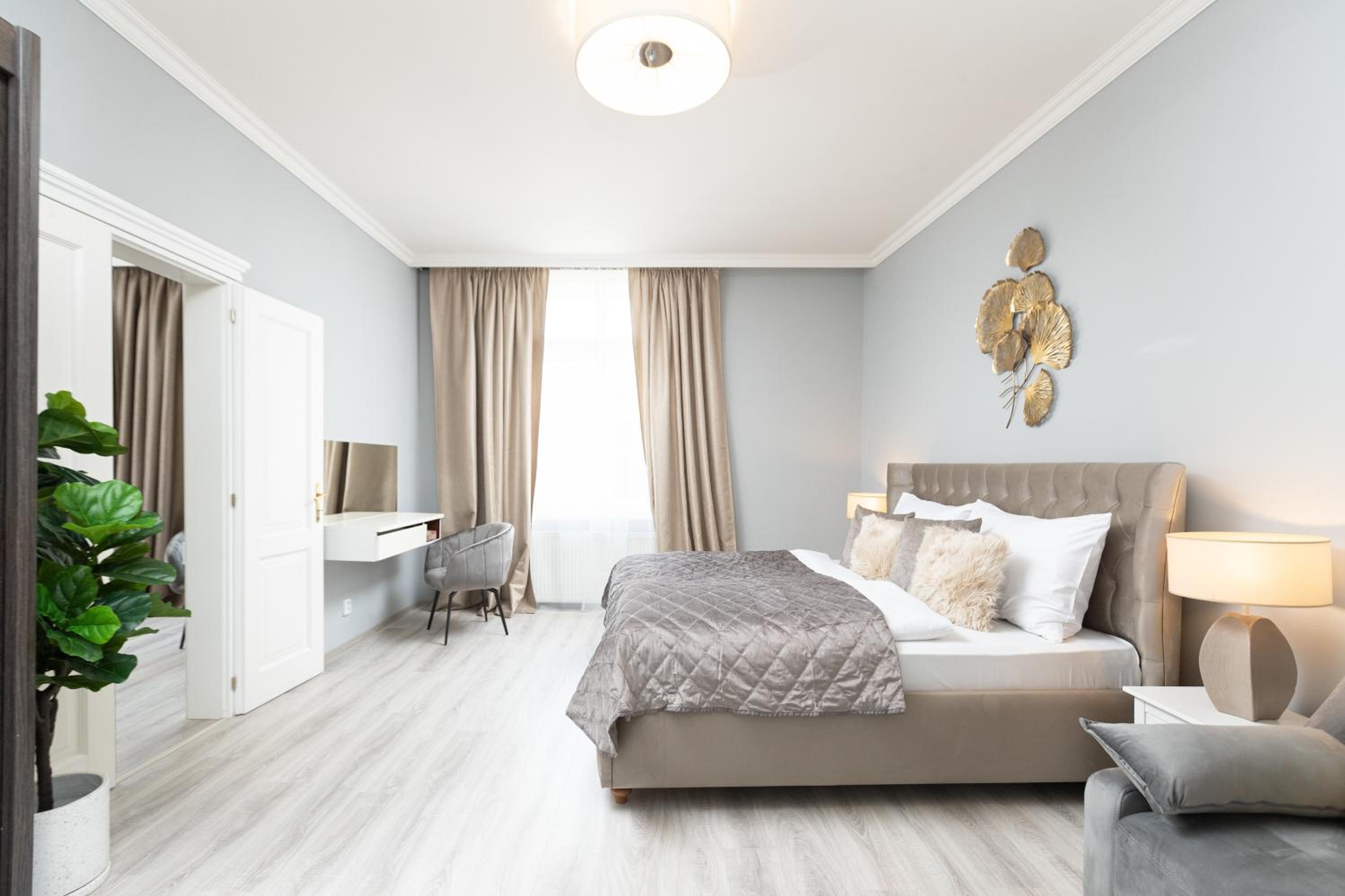 Luxury Central 150m2 Apartment on Wencelas Square with Private Garage