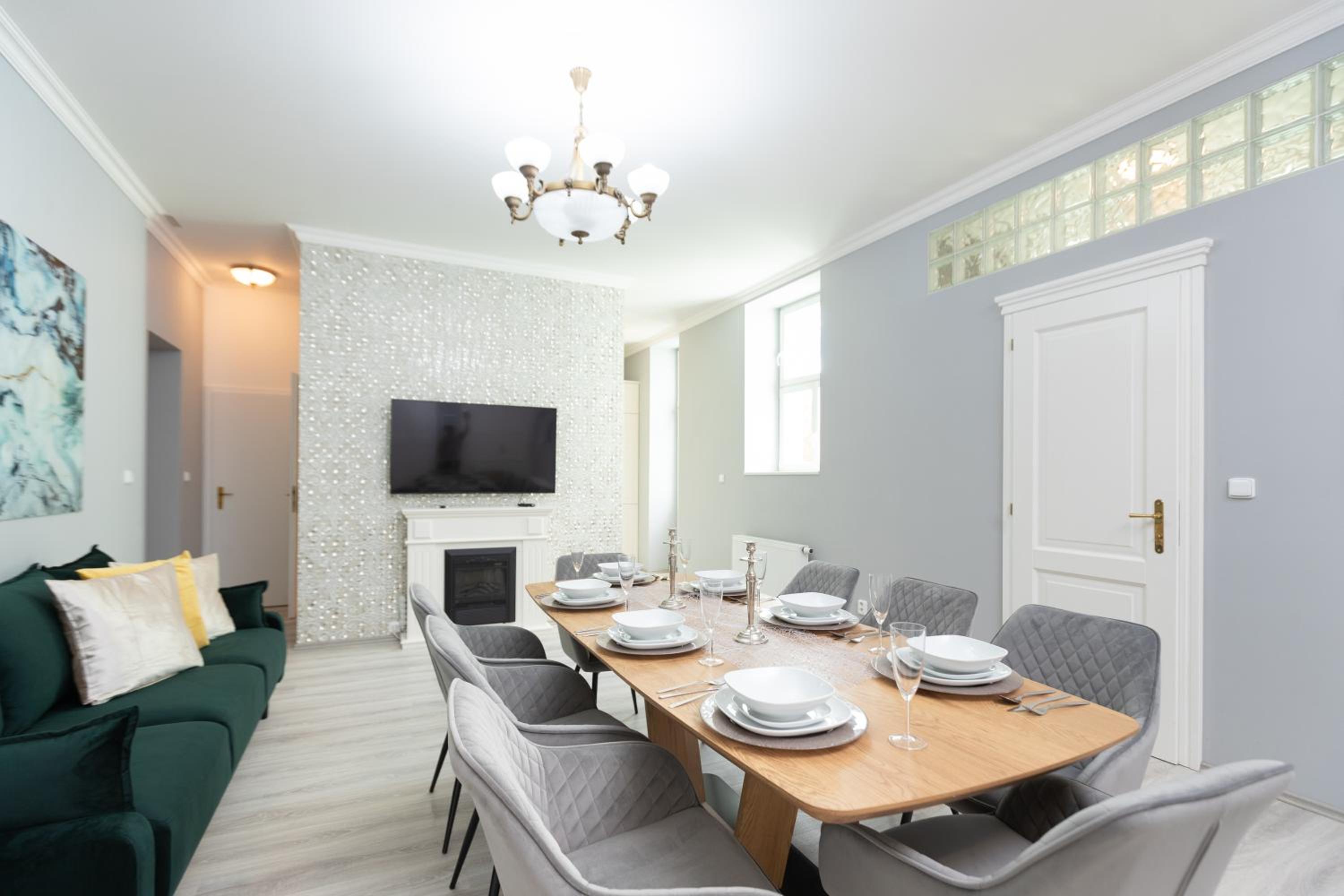 Luxury Central 150m2 Apartment on Wencelas Square with Private Garage