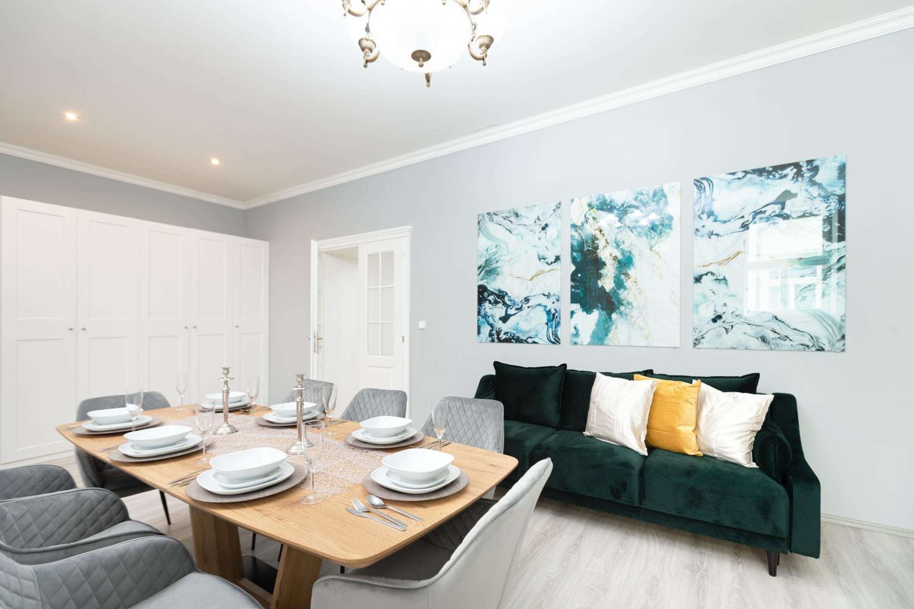 Luxury Central 150m2 Apartment on Wencelas Square with Private Garage