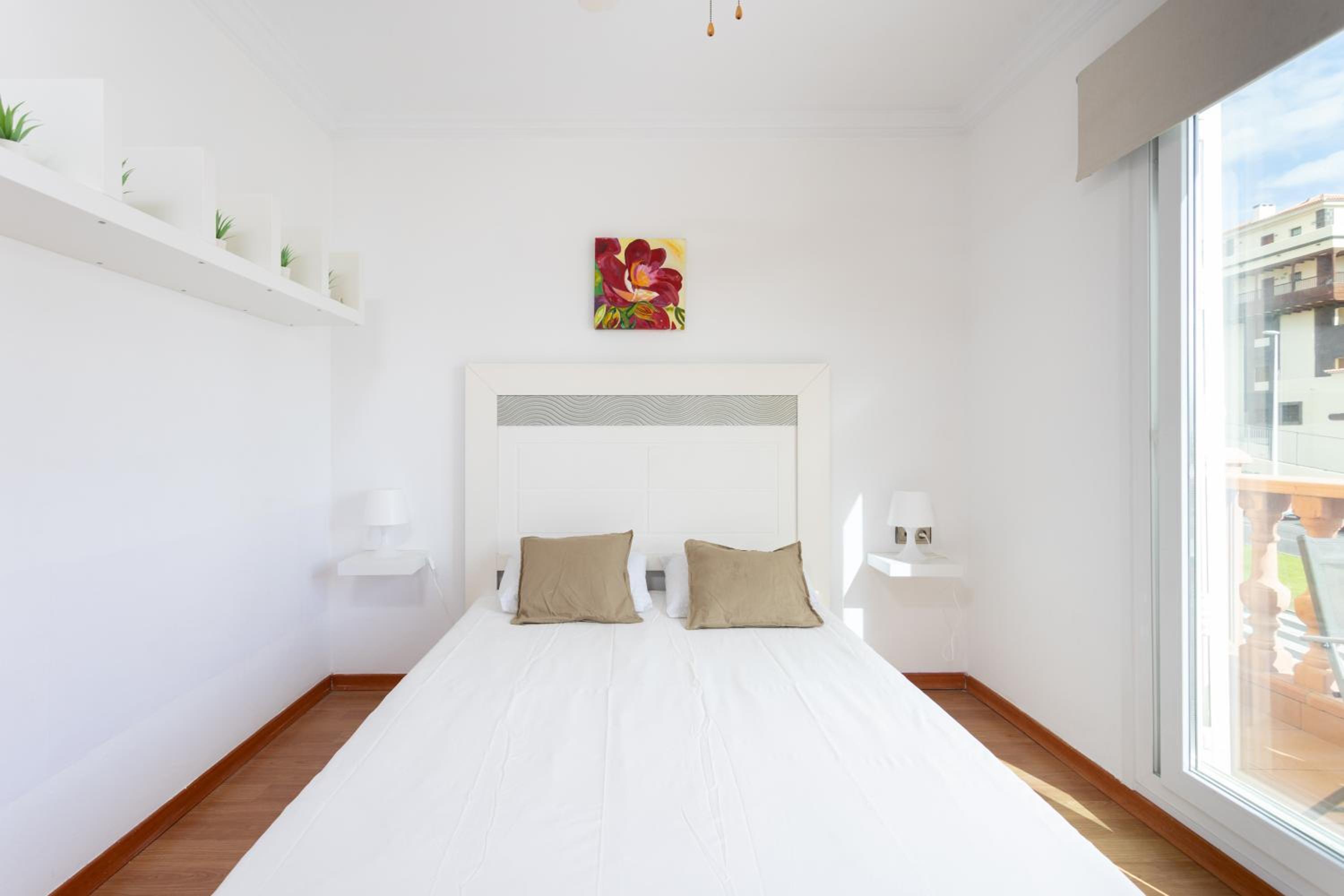 LUXURY VILLA WITH PRIVATE POOL & AIRCON, Costa Adeje, Tenerife