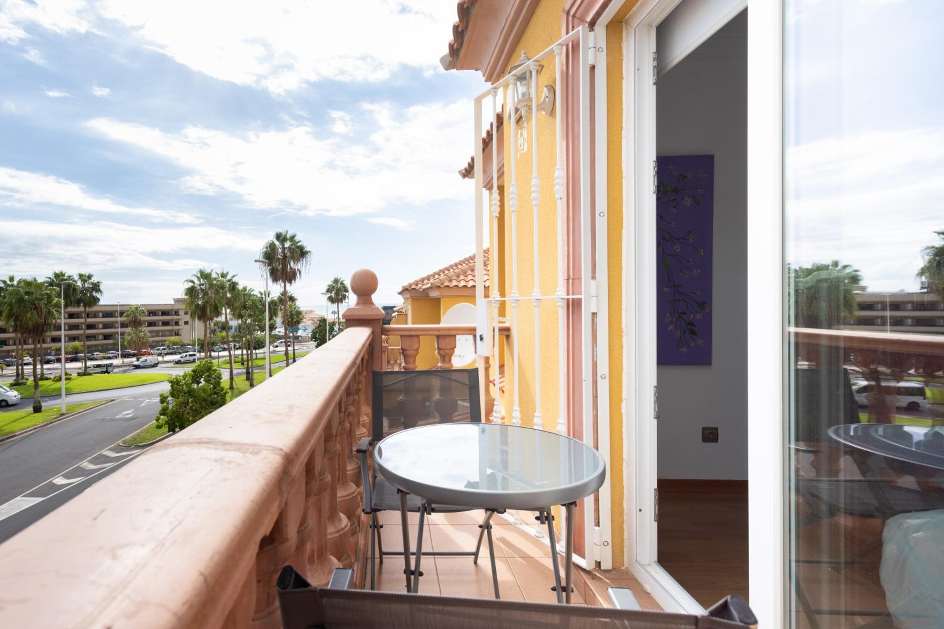 LUXURY VILLA WITH PRIVATE POOL & AIRCON, Costa Adeje, Tenerife