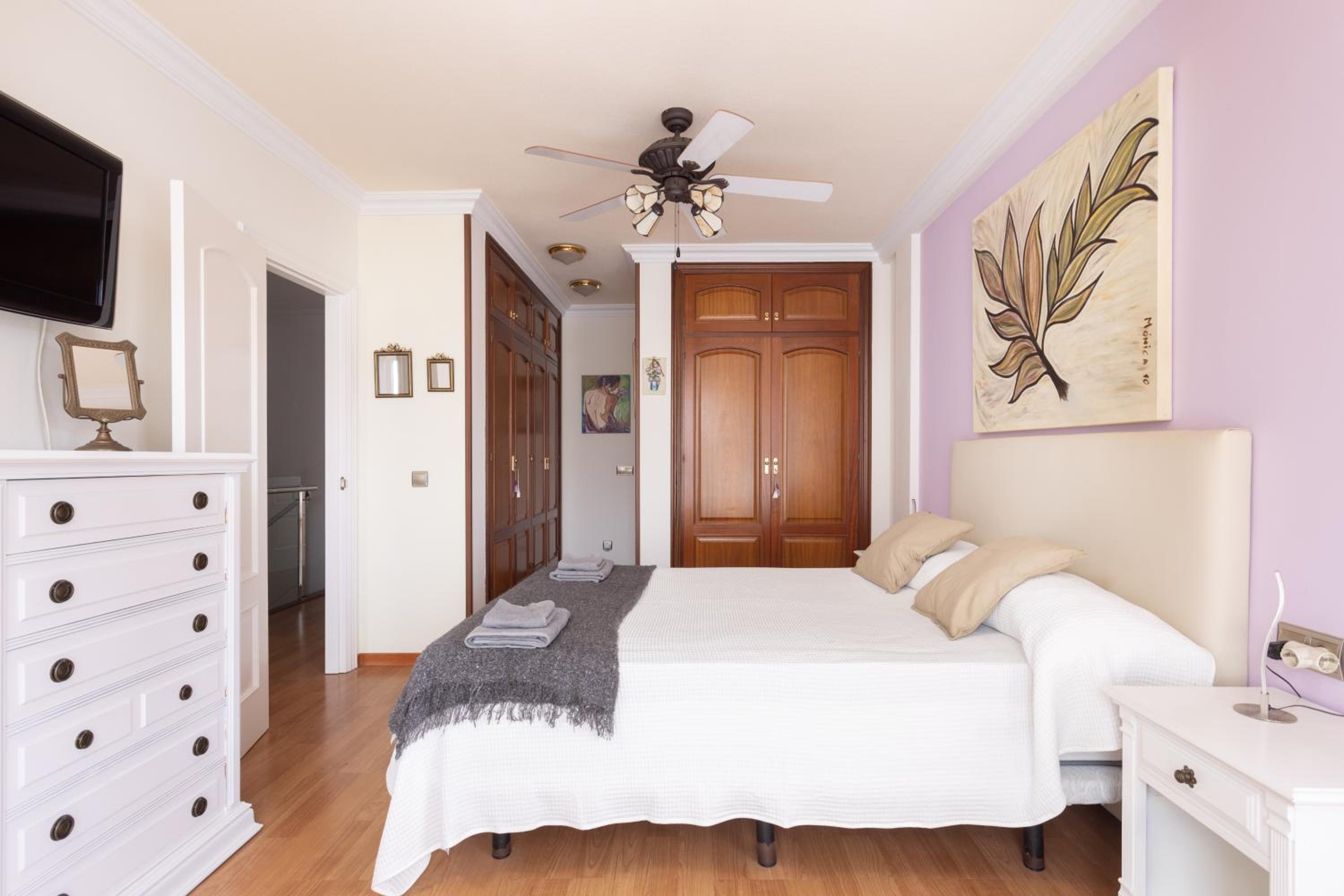LUXURY VILLA WITH PRIVATE POOL & AIRCON, Costa Adeje, Tenerife