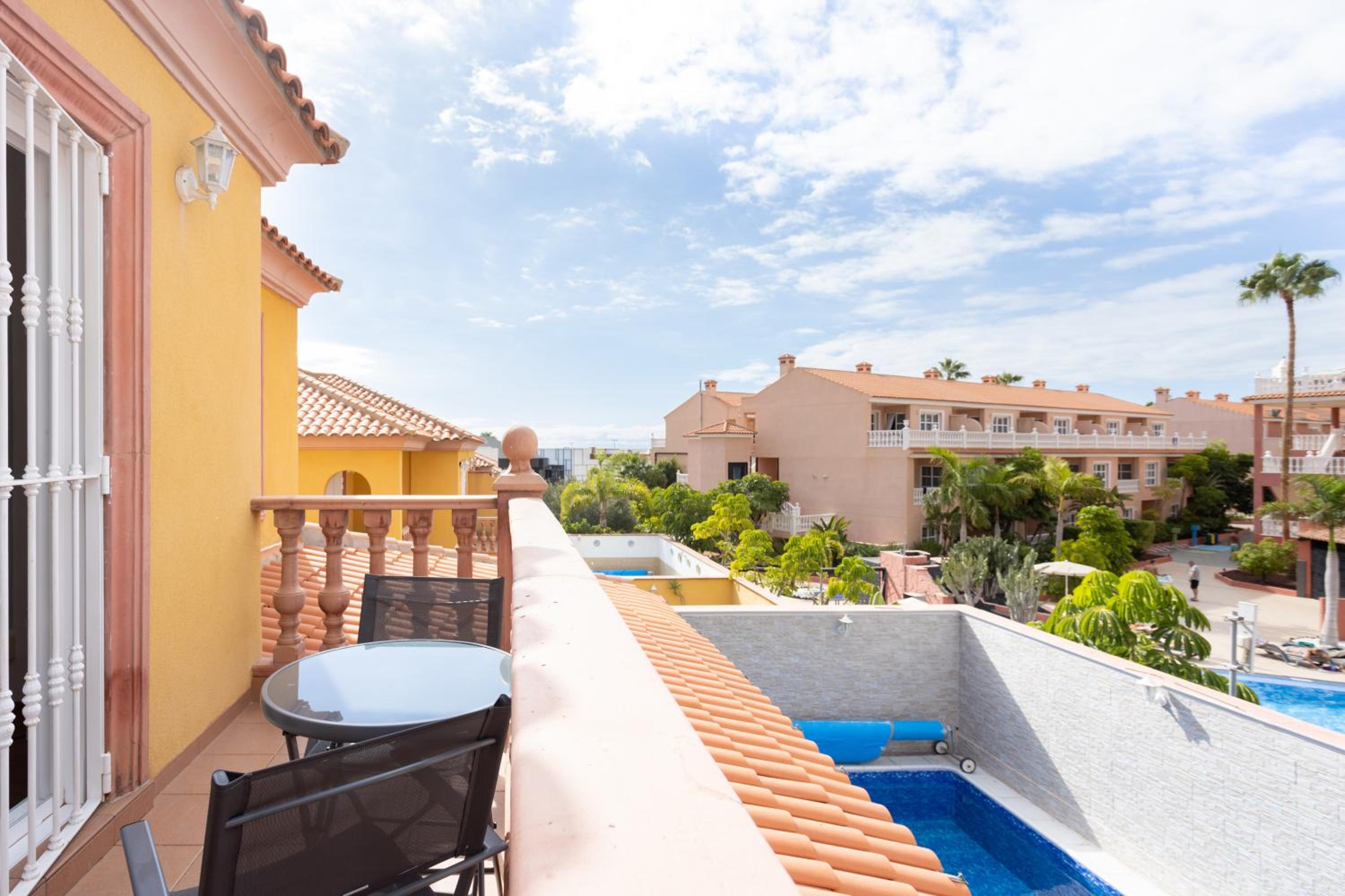 LUXURY VILLA WITH PRIVATE POOL & AIRCON, Costa Adeje, Tenerife