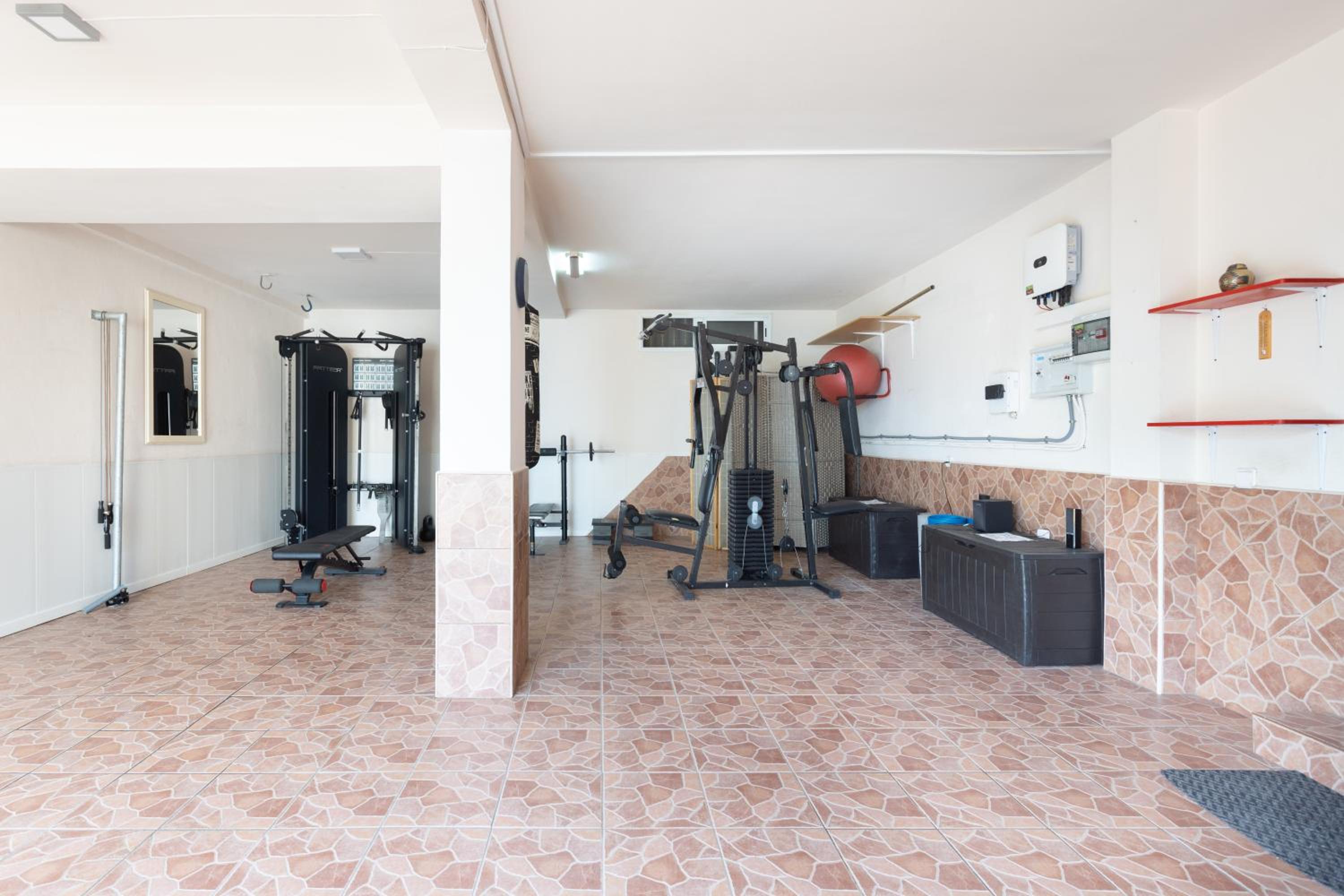 LUXURY VILLA WITH PRIVATE POOL & AIRCON, Costa Adeje, Tenerife