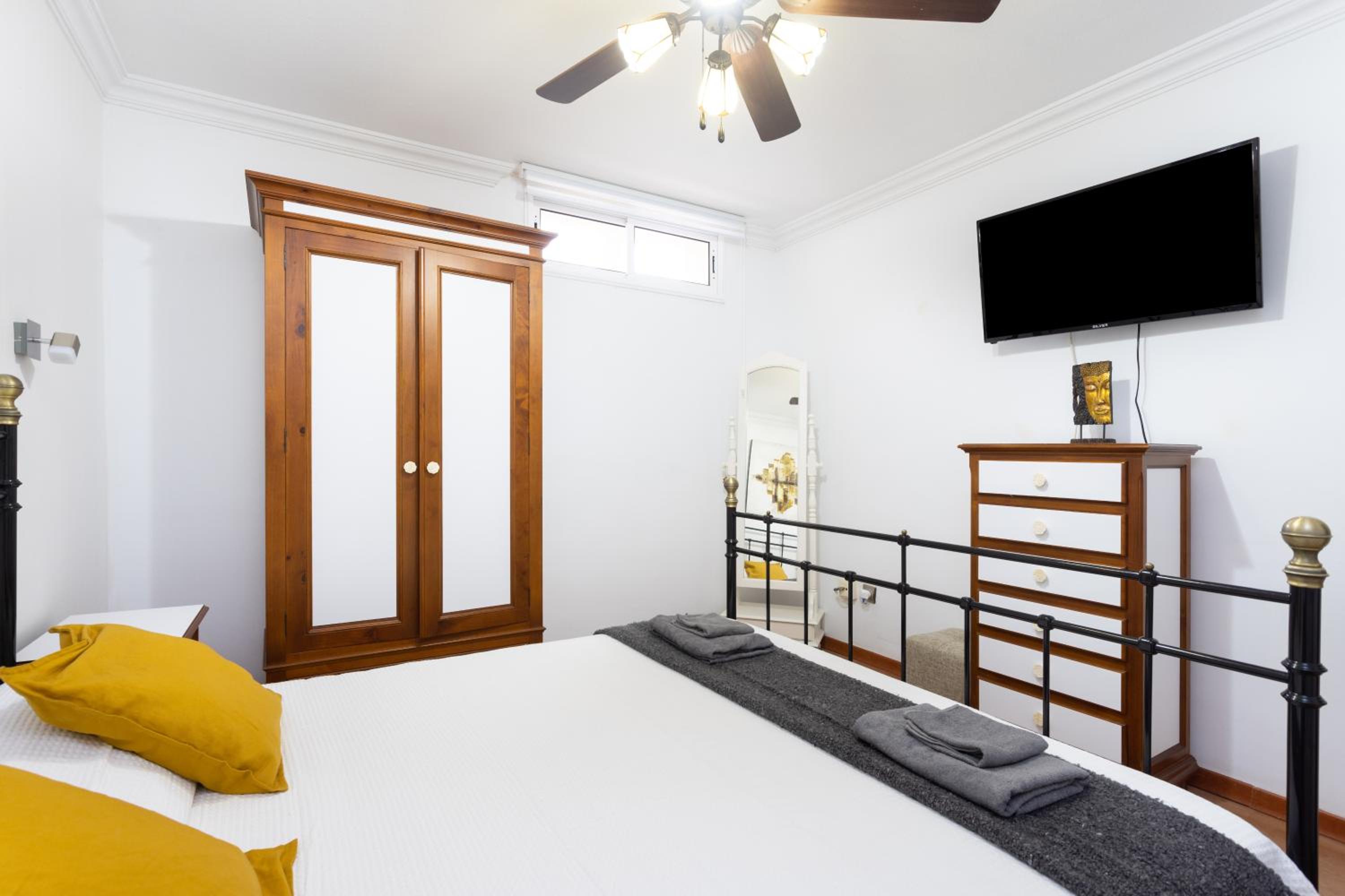 LUXURY VILLA WITH PRIVATE POOL & AIRCON, Costa Adeje, Tenerife