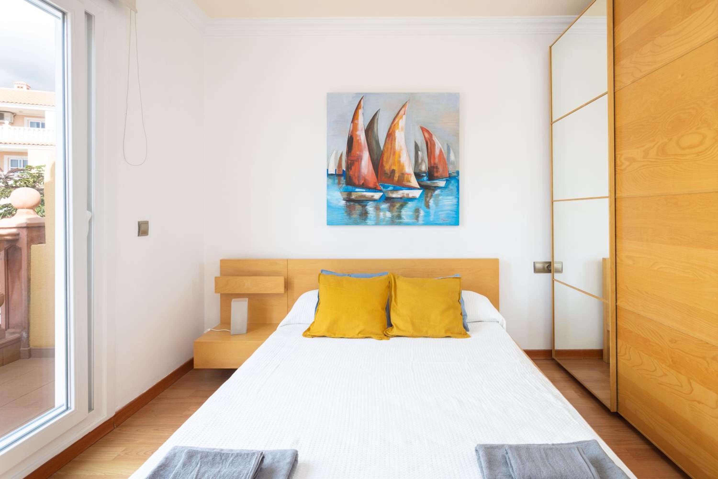 LUXURY VILLA WITH PRIVATE POOL & AIRCON, Costa Adeje, Tenerife