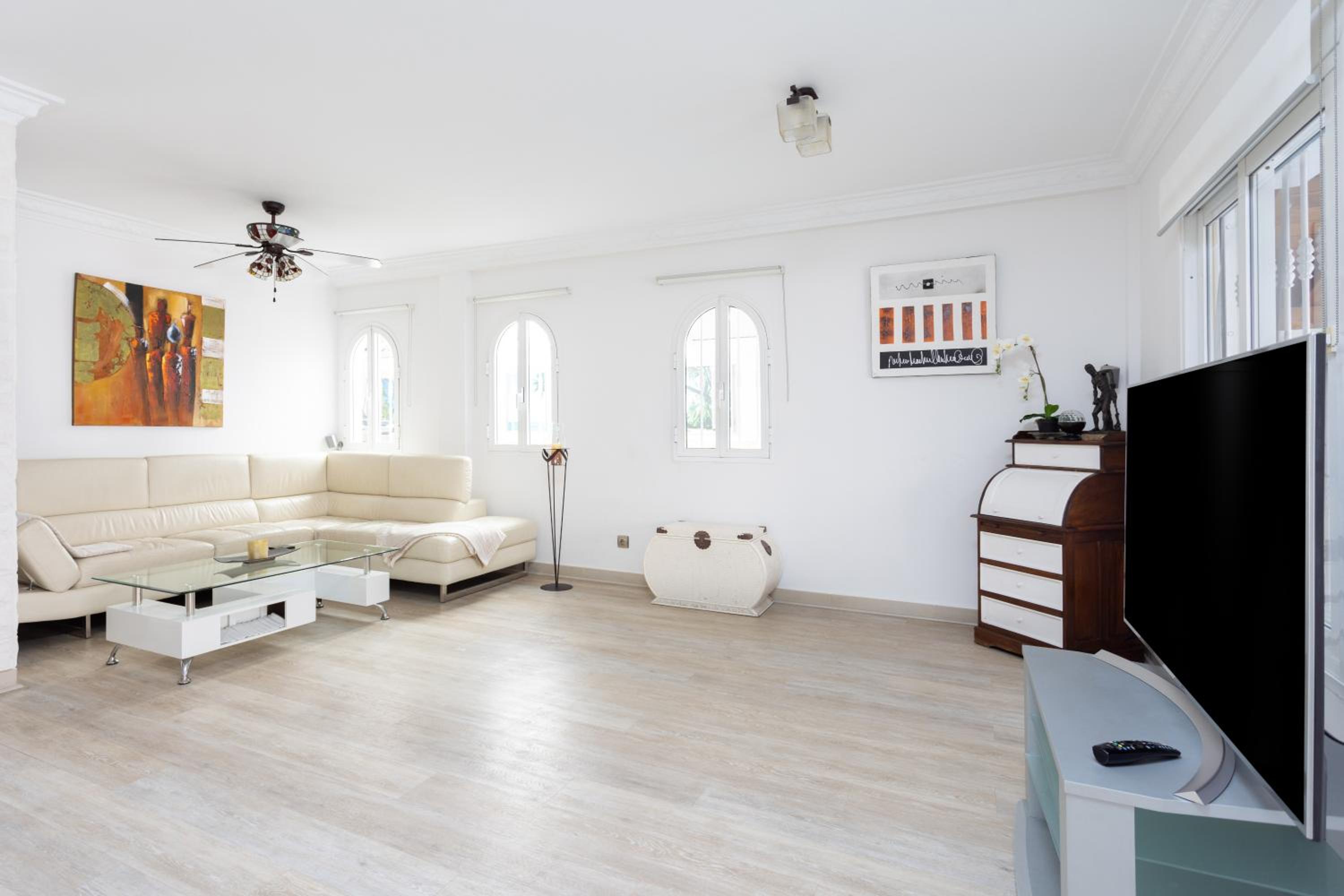 LUXURY VILLA WITH PRIVATE POOL & AIRCON, Costa Adeje, Tenerife