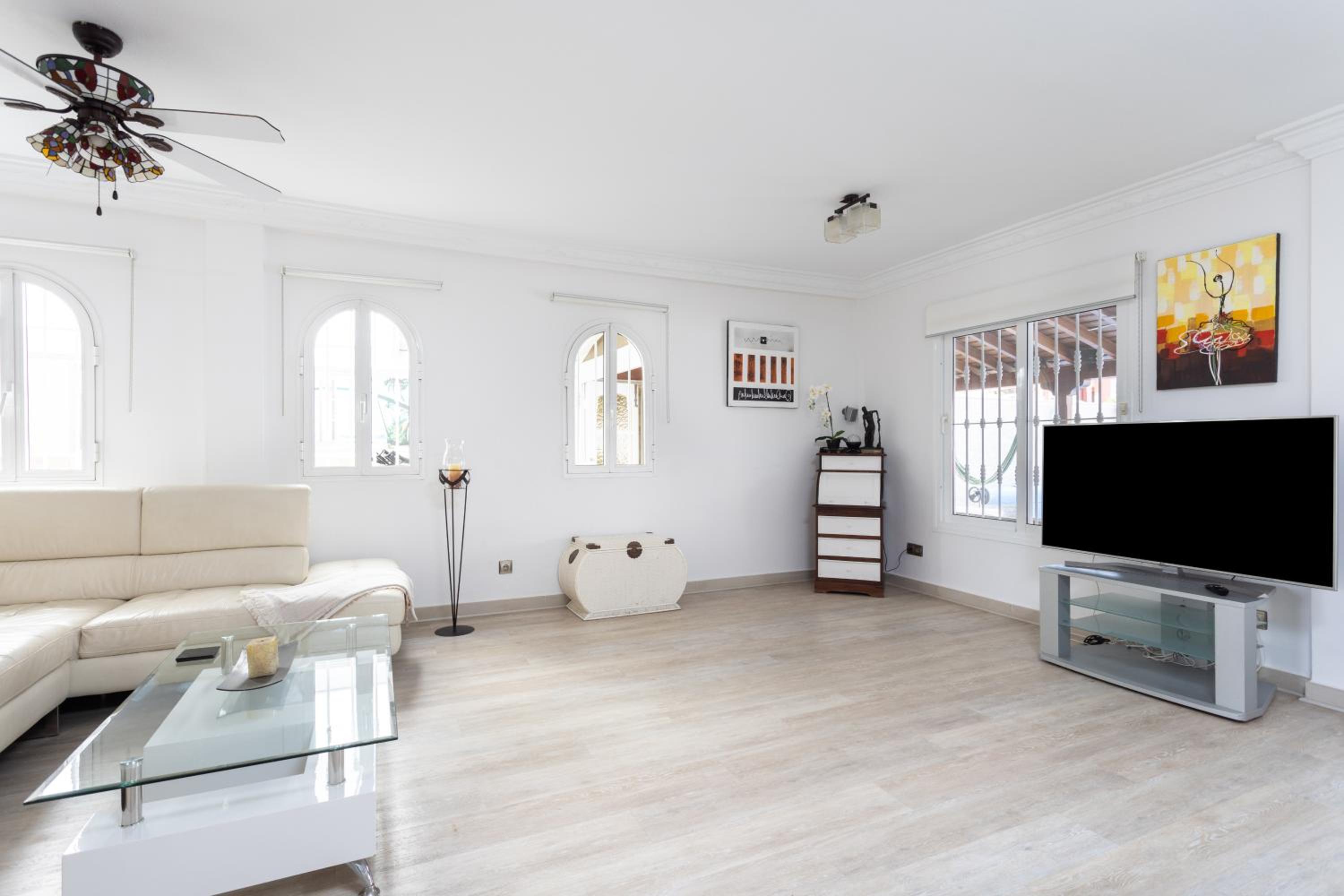 LUXURY VILLA WITH PRIVATE POOL & AIRCON, Costa Adeje, Tenerife