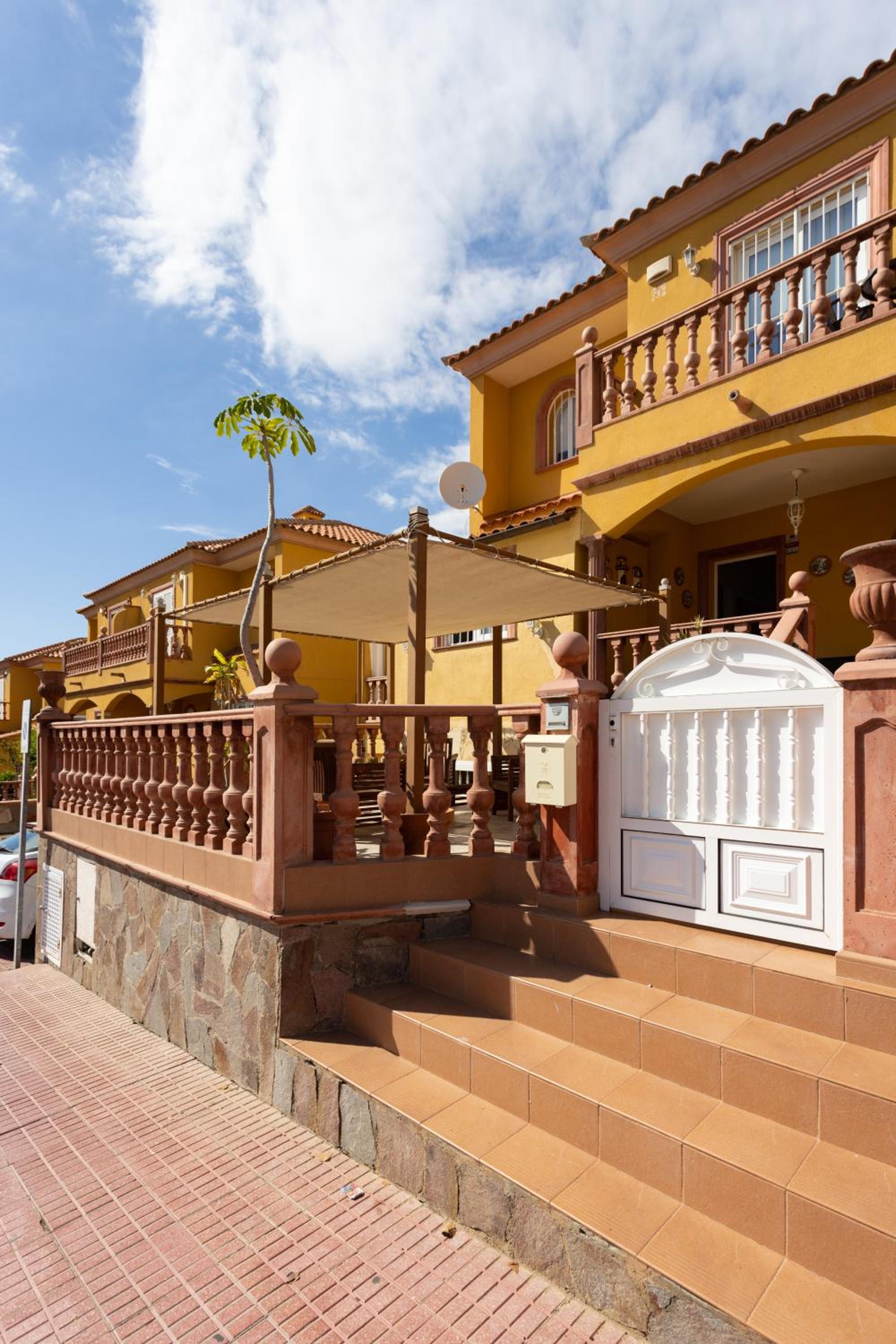LUXURY VILLA WITH PRIVATE POOL & AIRCON, Costa Adeje, Tenerife