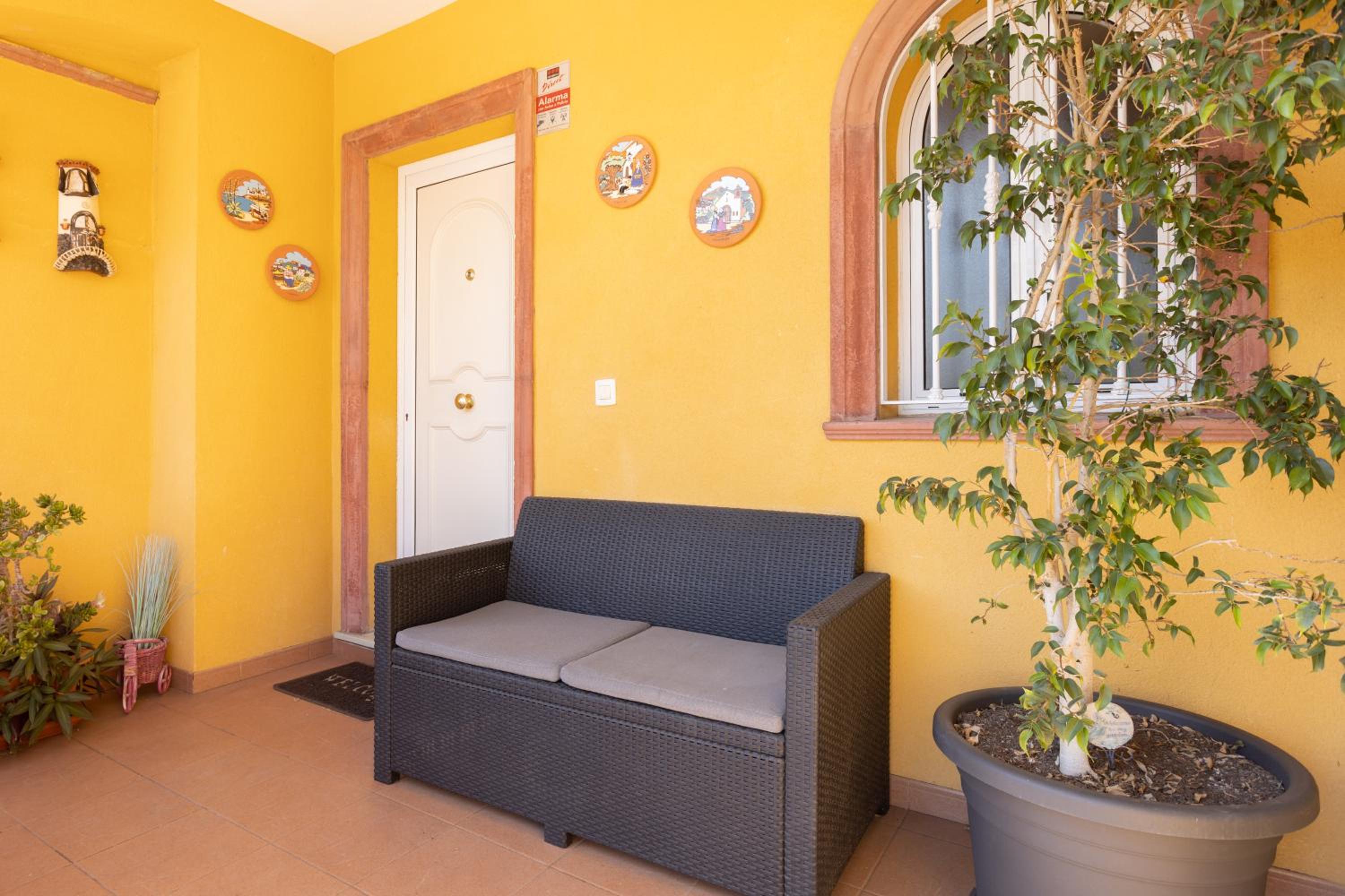 LUXURY VILLA WITH PRIVATE POOL & AIRCON, Costa Adeje, Tenerife