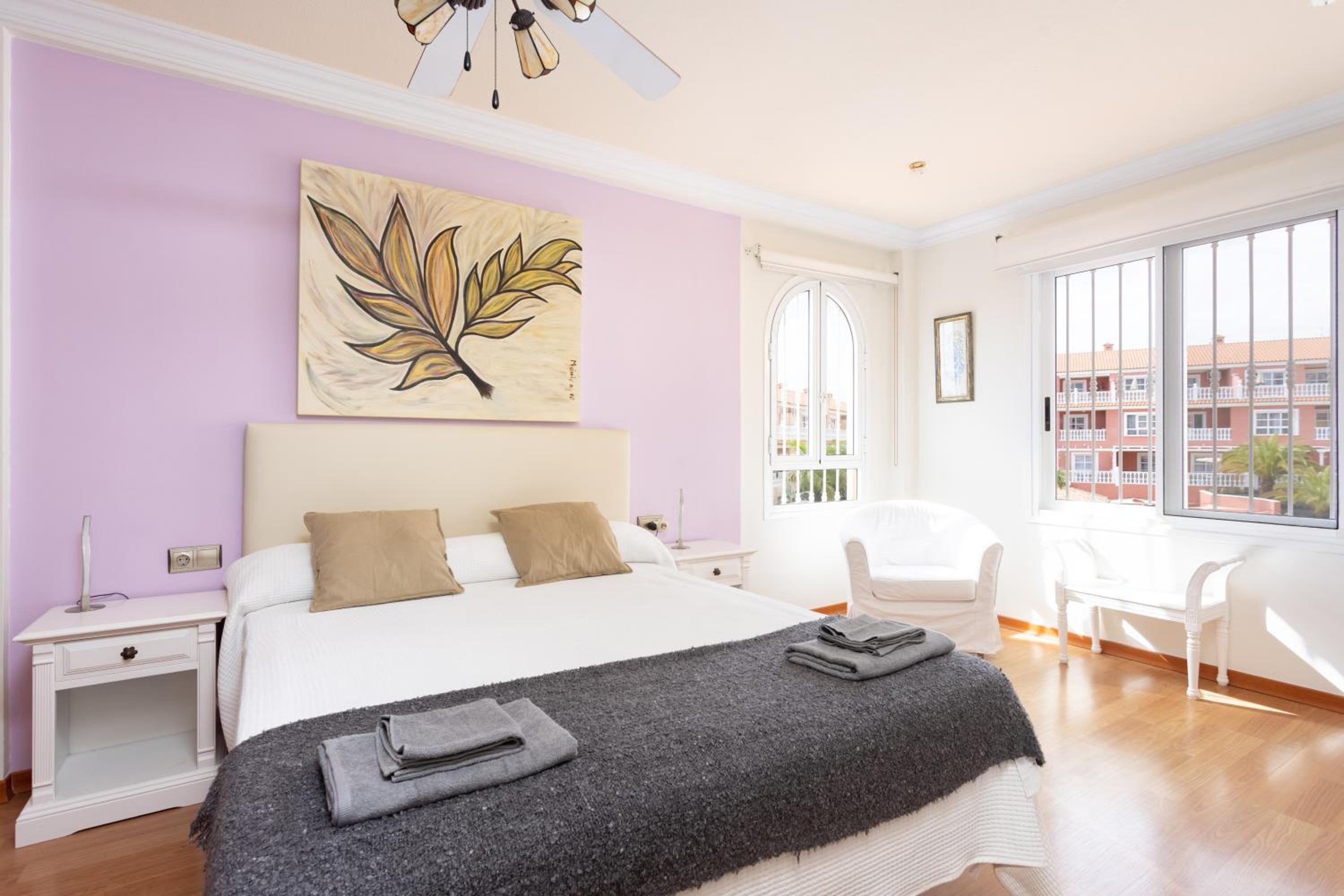 LUXURY VILLA WITH PRIVATE POOL & AIRCON, Costa Adeje, Tenerife