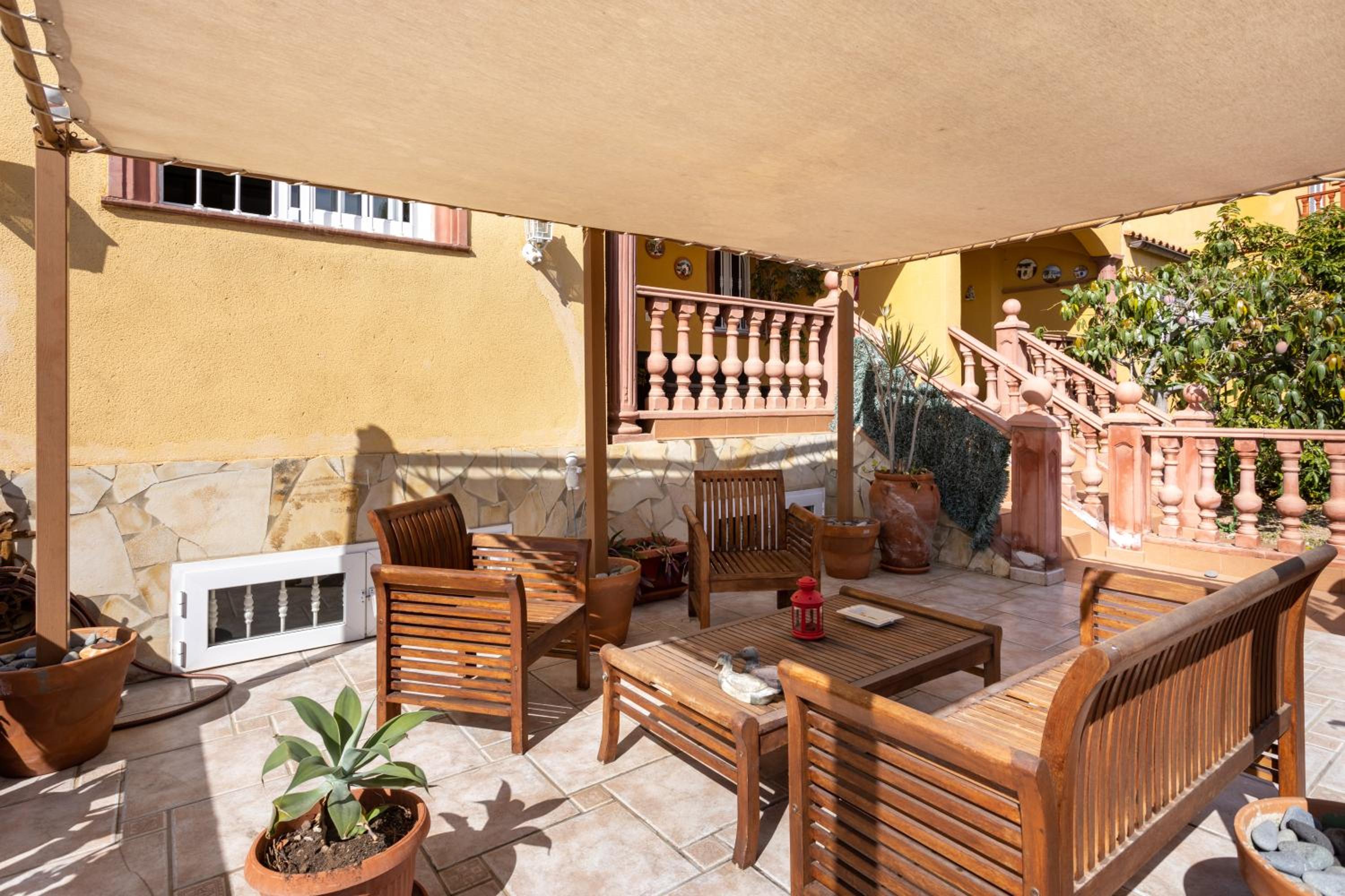 LUXURY VILLA WITH PRIVATE POOL & AIRCON, Costa Adeje, Tenerife