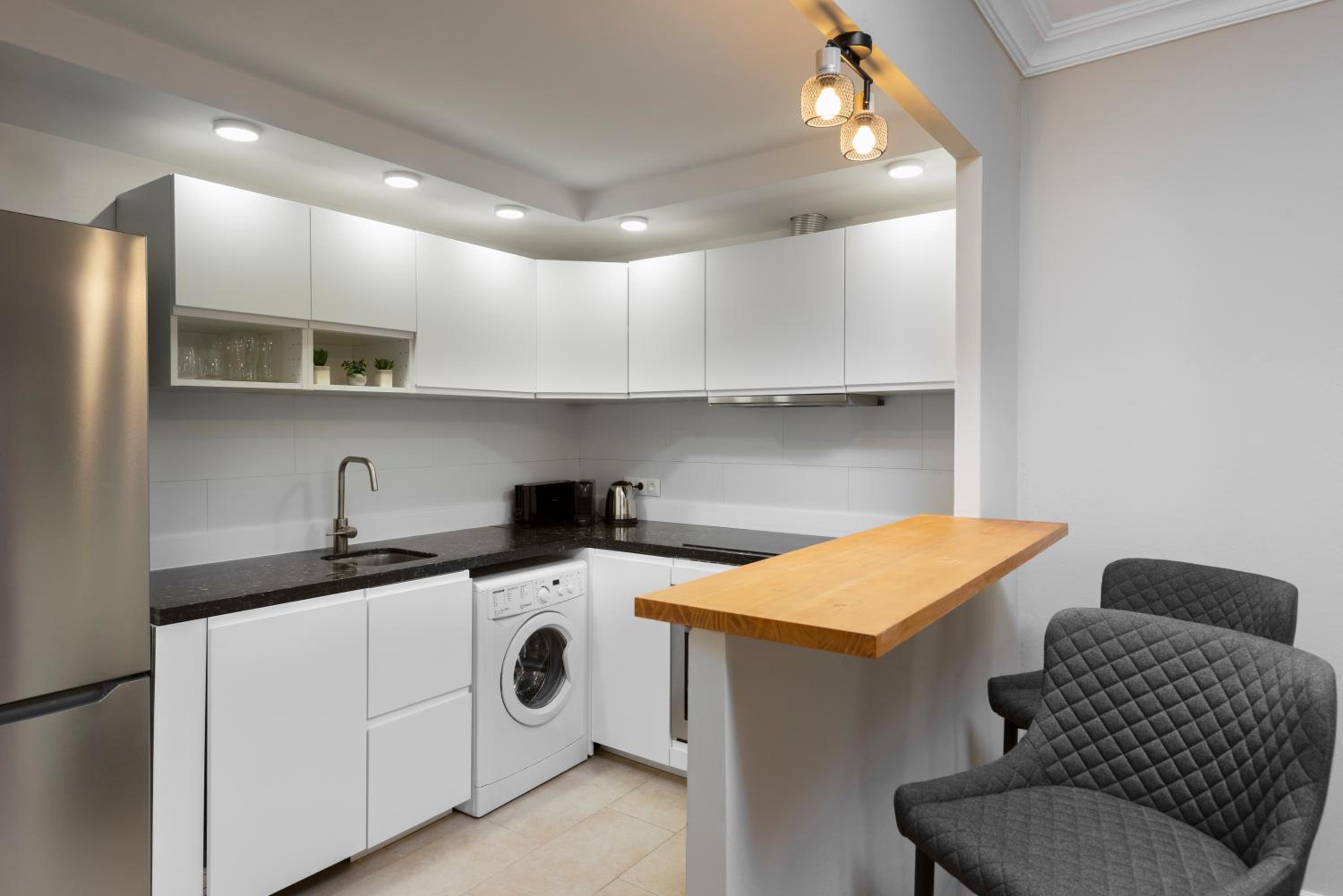 2 Bedroom Apartment in the Heart of Puerto Banús view 5