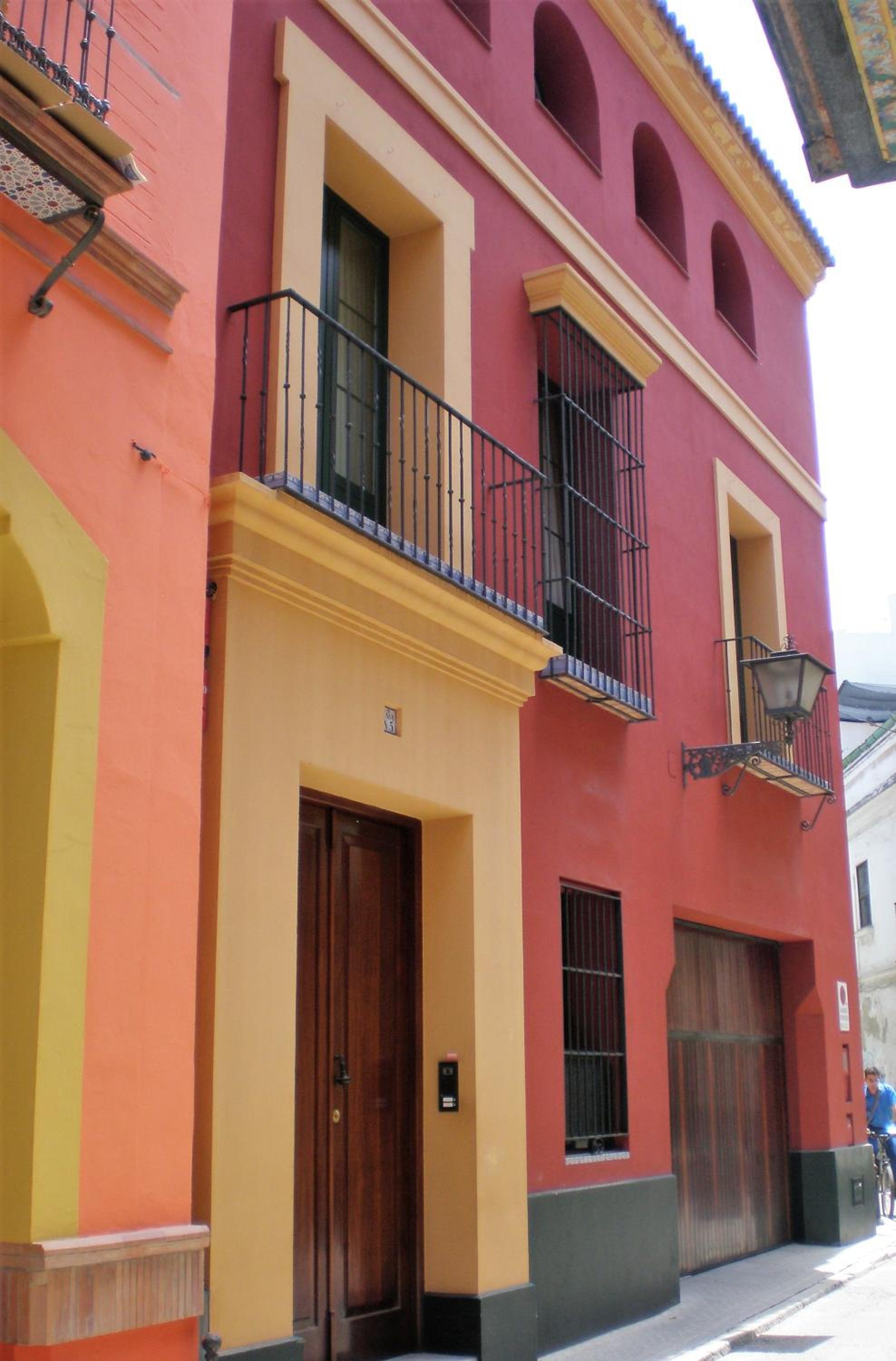CASA PALACIO SXVIII CON PISCINA en centro histórico de SEVILLA