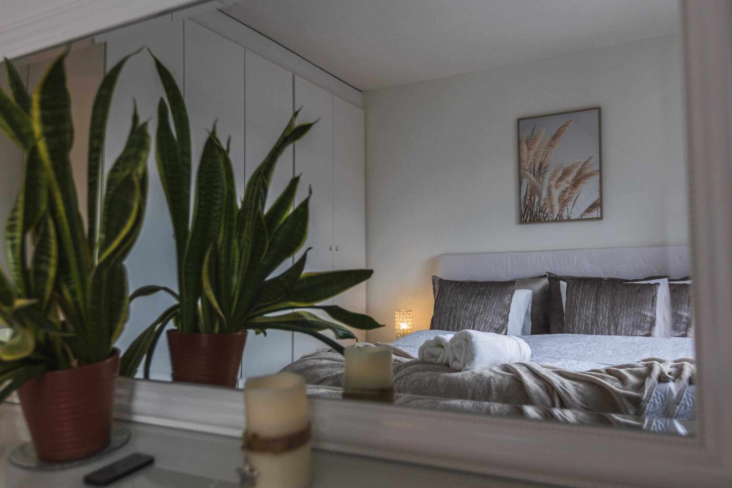 Penthouse with Sauna - King Size Bed - Free WiFi! view 5