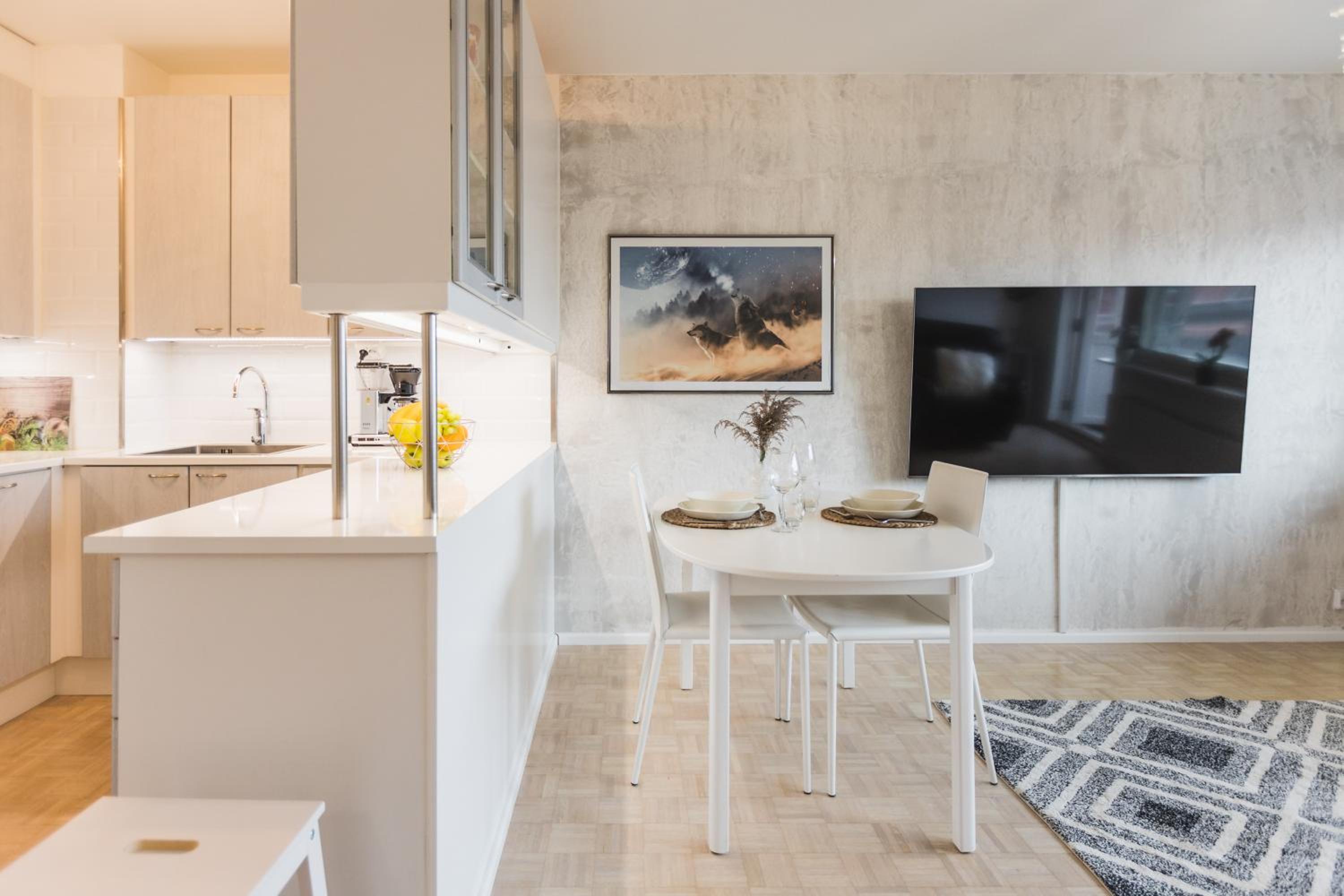 Penthouse with Sauna - King Size Bed - Free WiFi! view 3