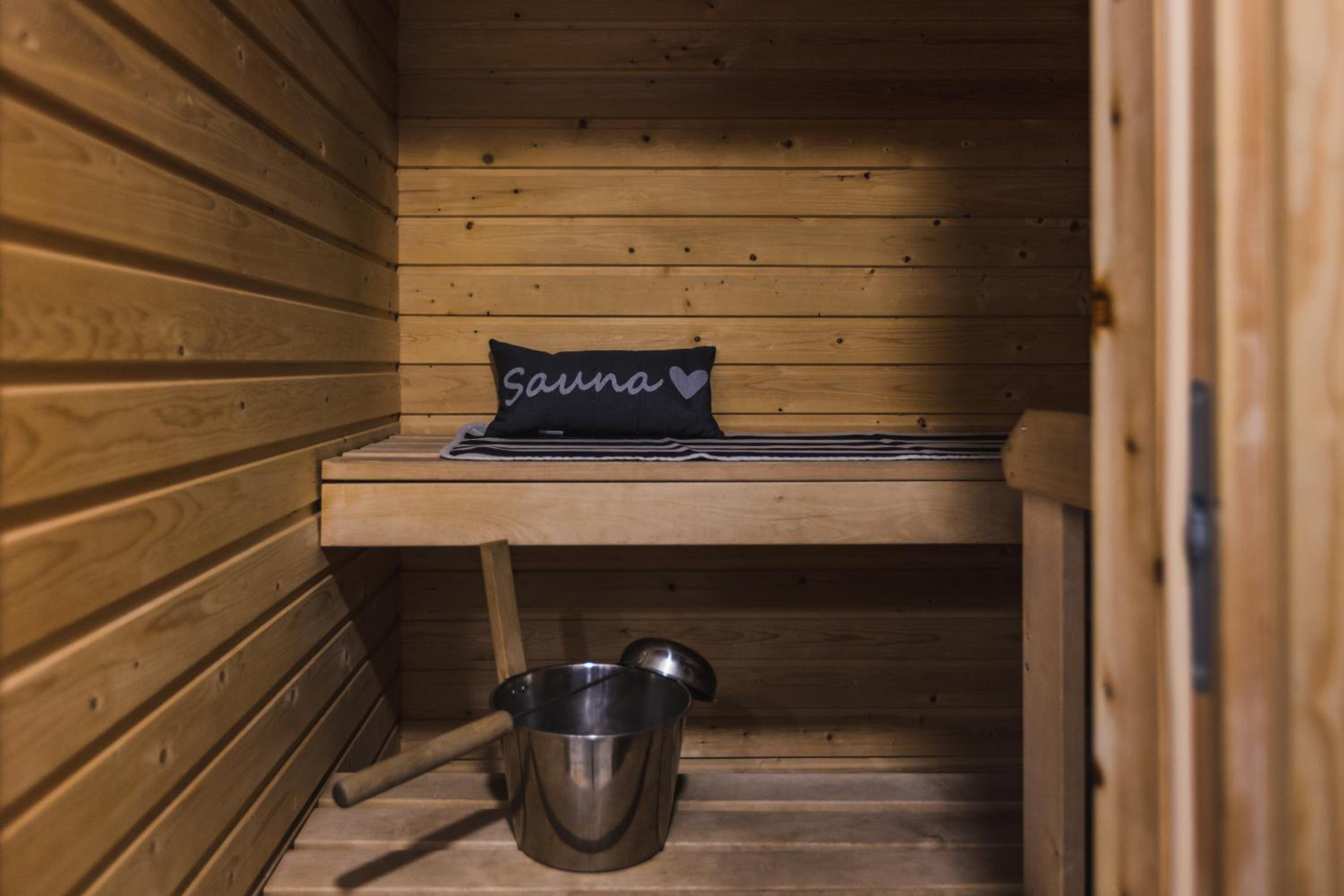 Penthouse with Sauna - King Size Bed - Free WiFi! view 4