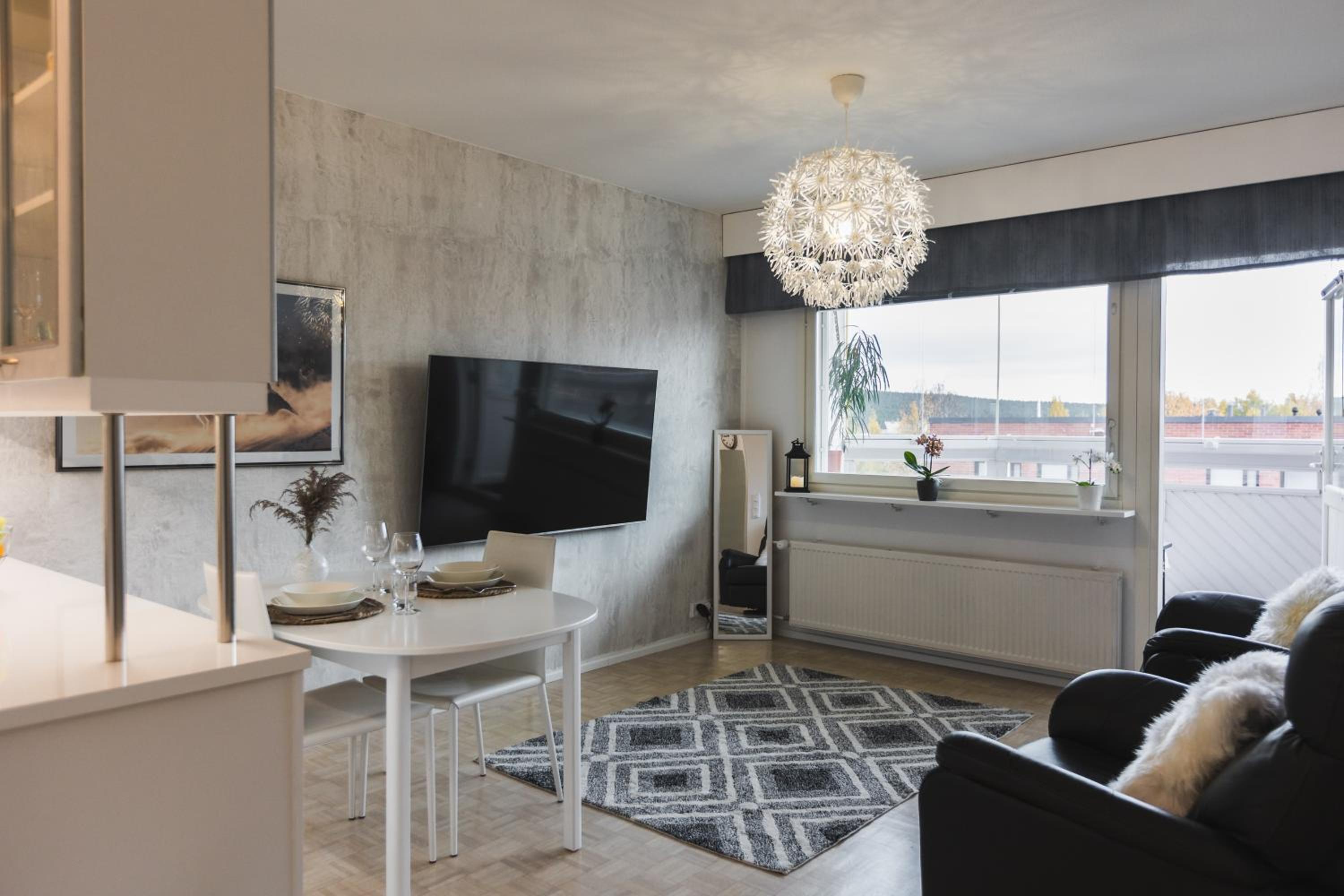 Penthouse with Sauna - King Size Bed - Free WiFi! view 2