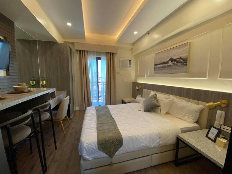 Hotel Nice Small Condo near Ayala Cebu City w Wifi Balcony - Image 1